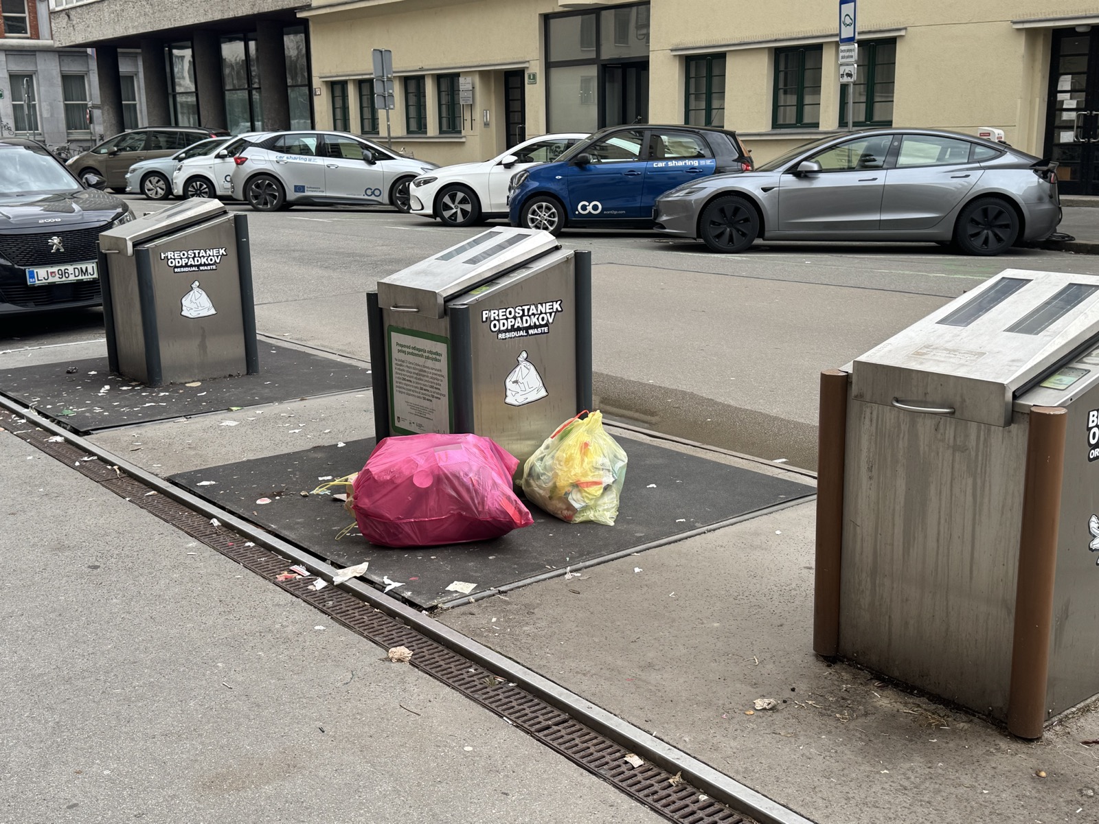 Smeti na Štefanovi ulici