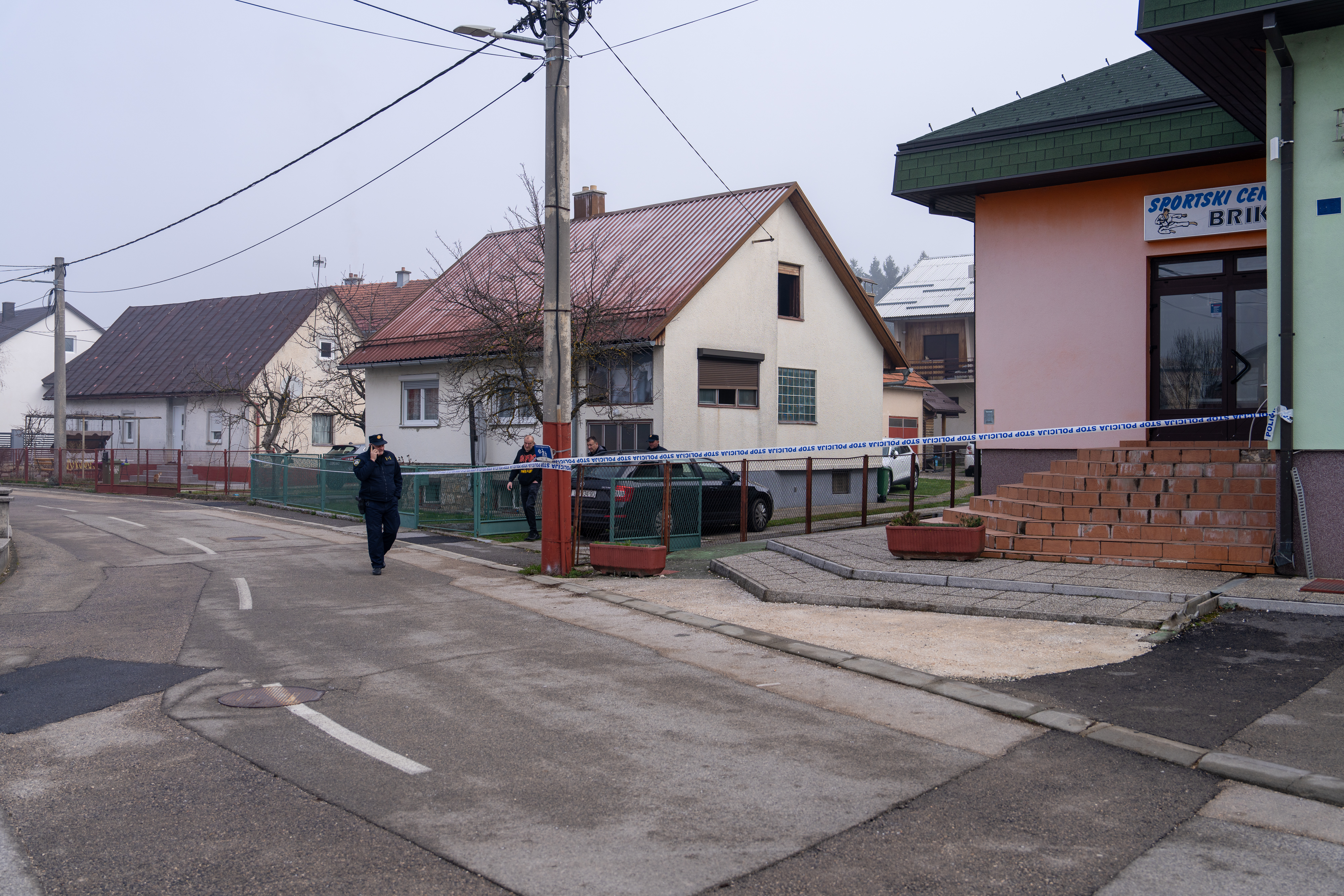 Na Hrvaškem v Gospiću do smrti pretepel babico in mamo