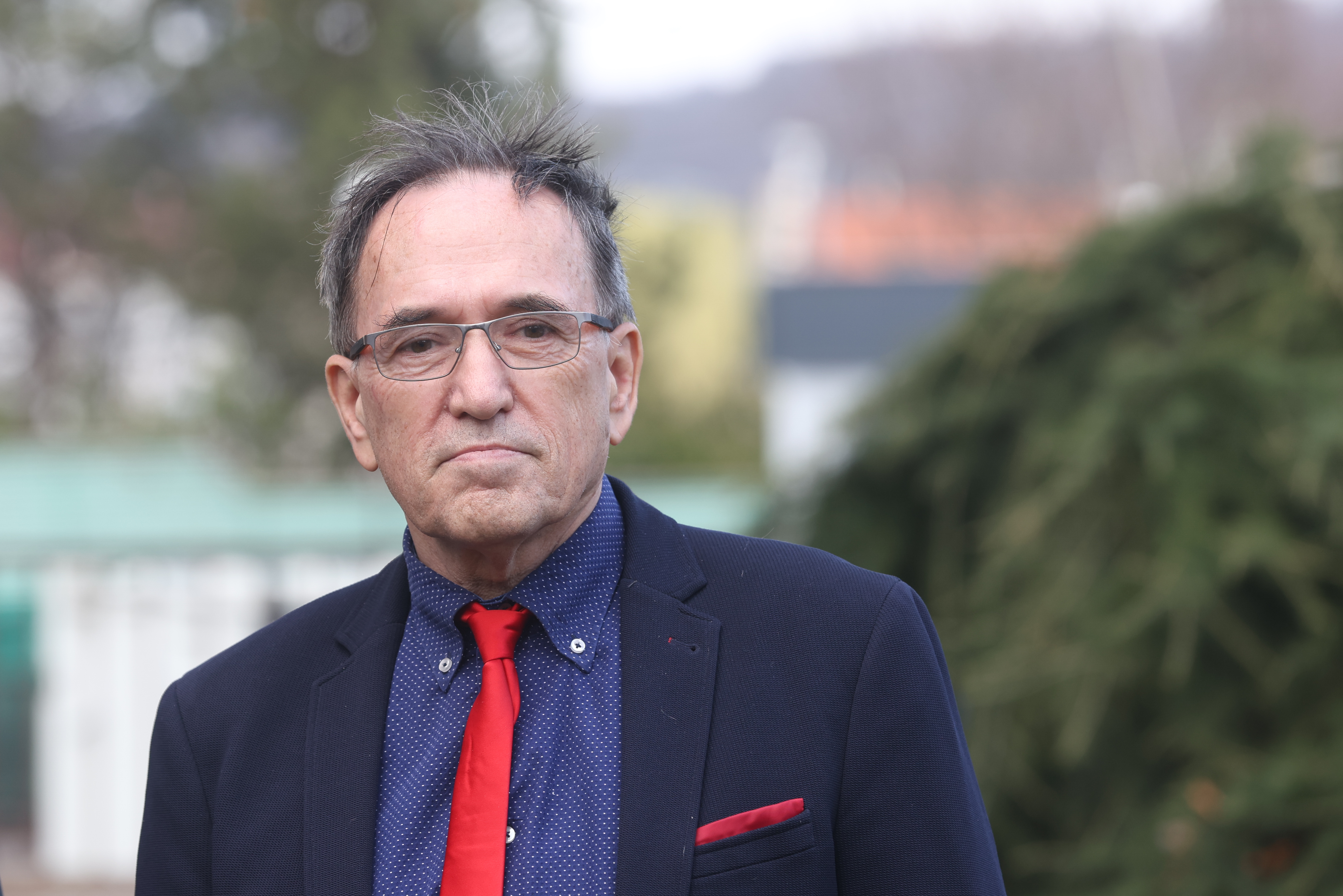 Robert Golob ter Valentina Prevolnik Rupel sta si ogledala prenovljene prostore oddelka negovalne bolnišnice UKC Maribor na Slivniškem Pohorju in se udeležila odkritja temeljnega kamna za gradnjo nove stavbe infekcijske klinike