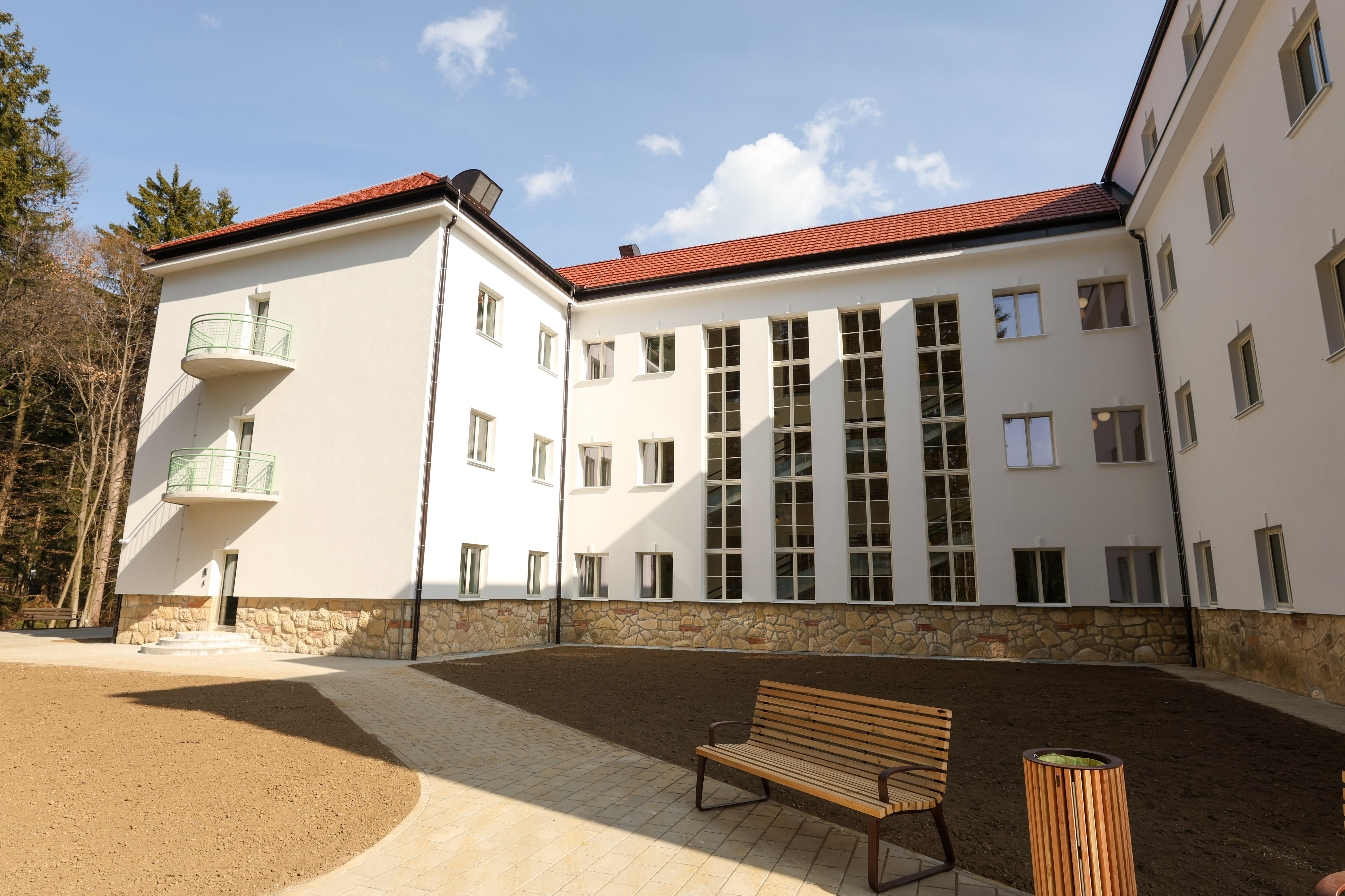 Prenovljeni prostori oddelka negovalne bolnišnice UKC Maribor na Slivniškem Pohorju