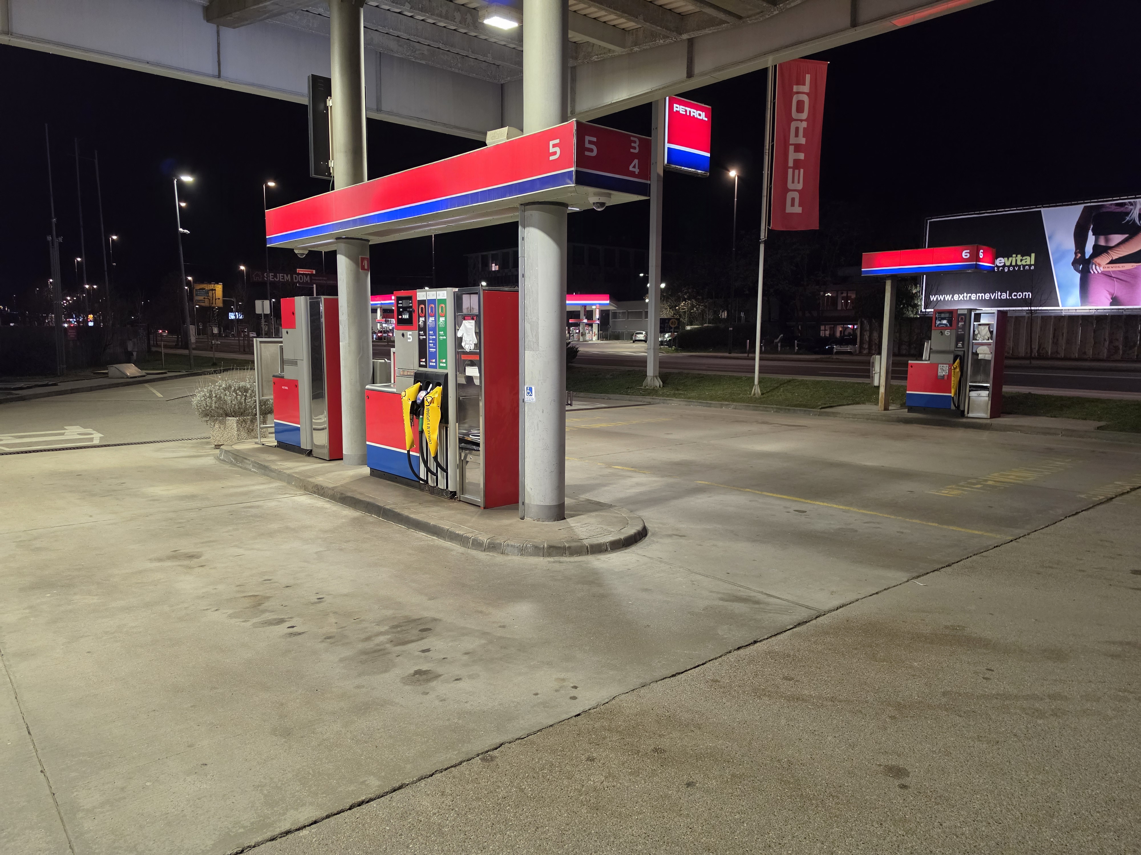 Petrol na Tržaški cesti (smer centra)