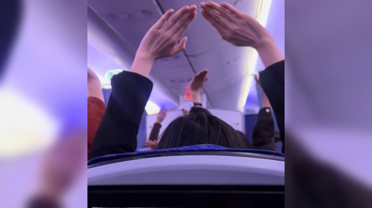 potniki na letali vadijo tai-či