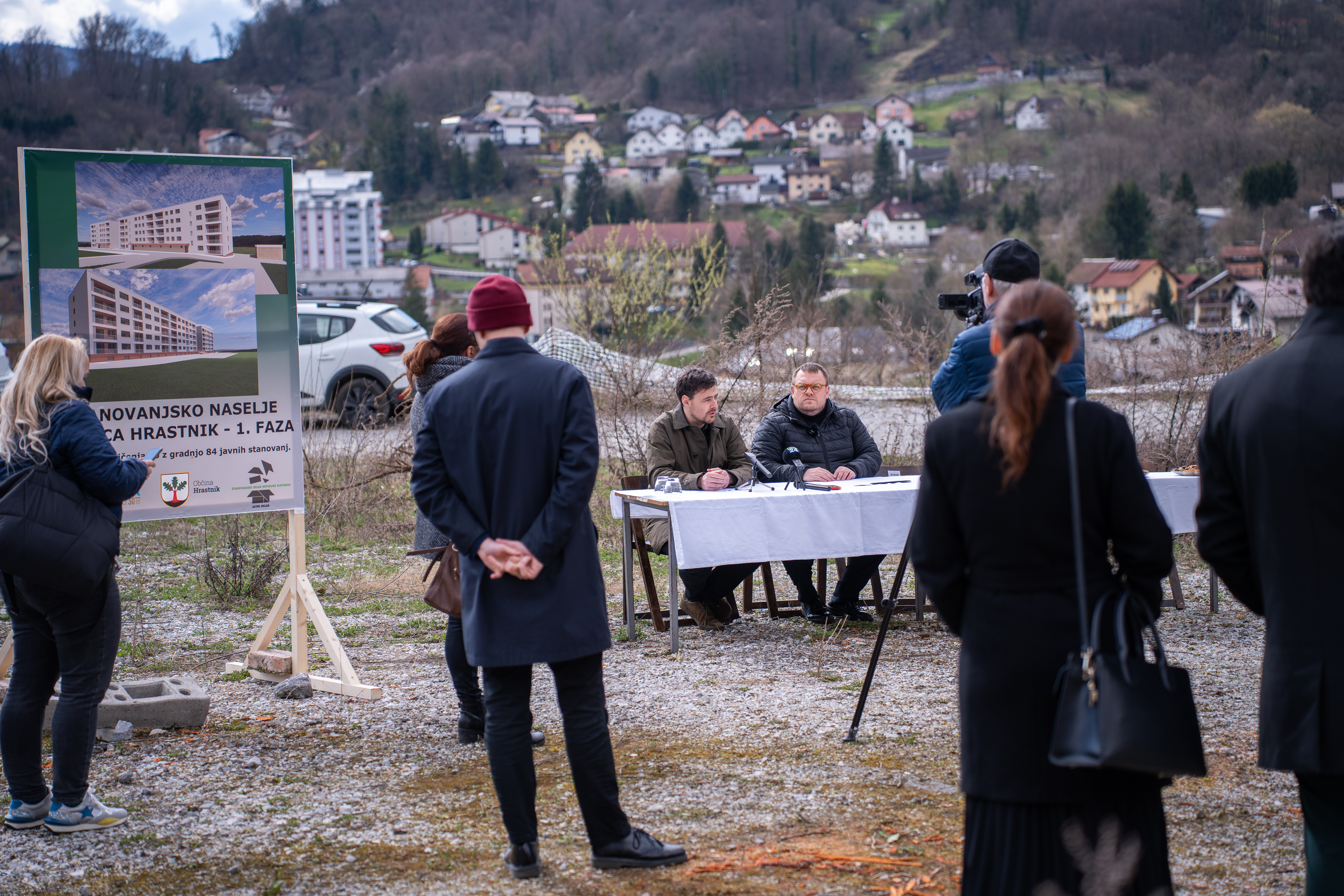 Hrastnik, Ulica prvoborcev.Polaganje temeljnega kamna za projekt Resnice in tiskovna konferenca ministrstva za solidarno prihodnost.