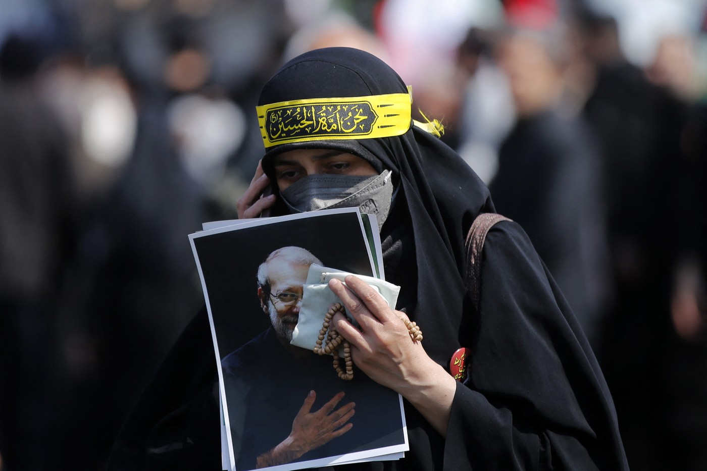 Množice na pogrebu Laridžanija in Solejmanija v Teheranu