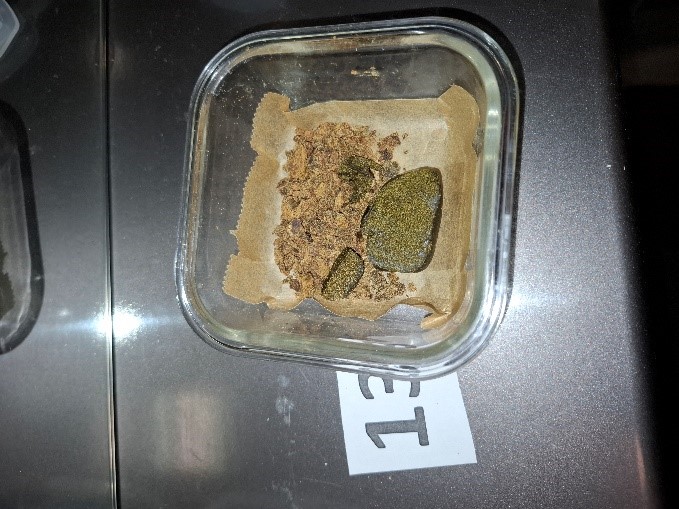 Policisti zasegli predmete, ki vsebujejo prepovedano drogo