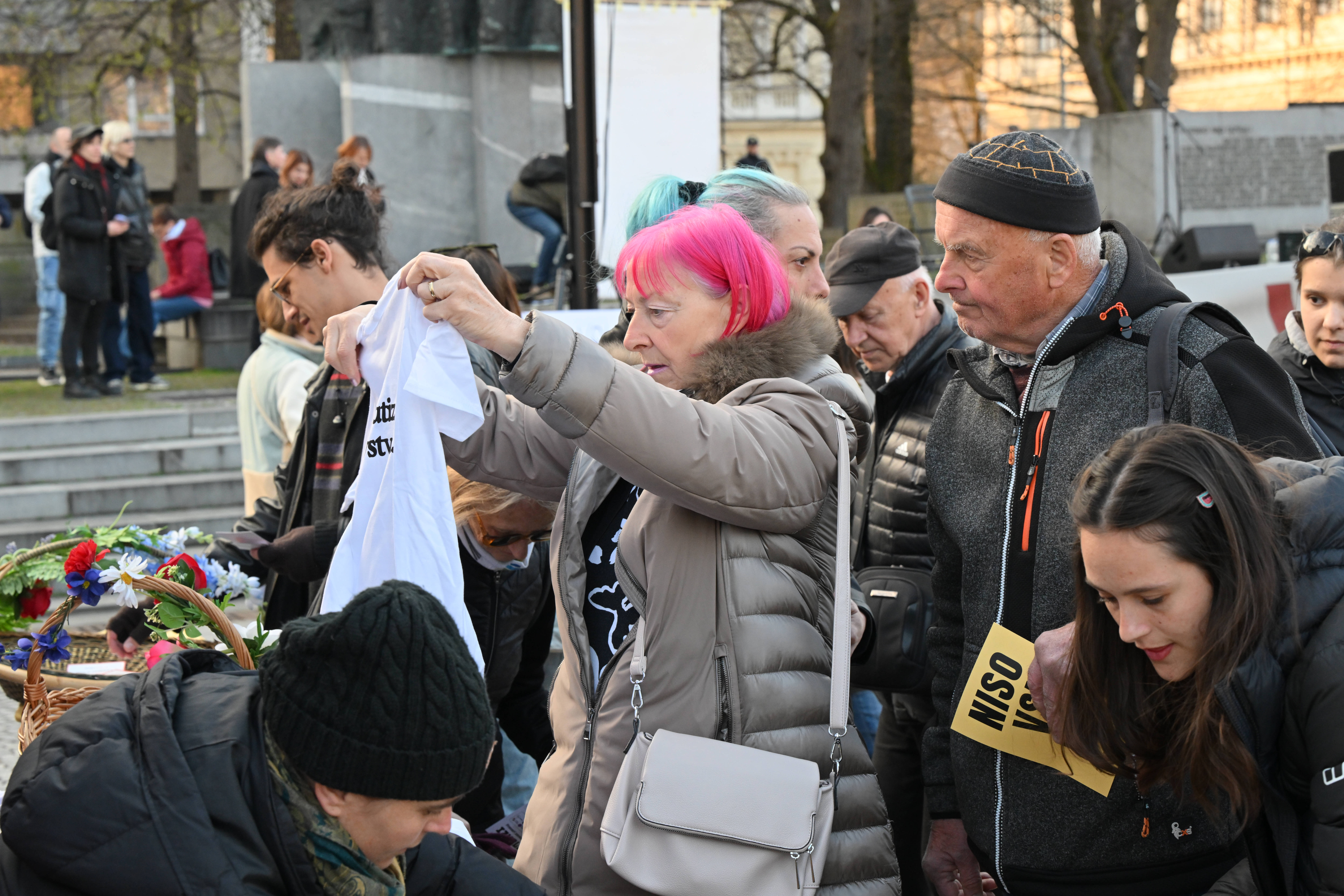 Protestni predvolilni shod na Trgu republike
