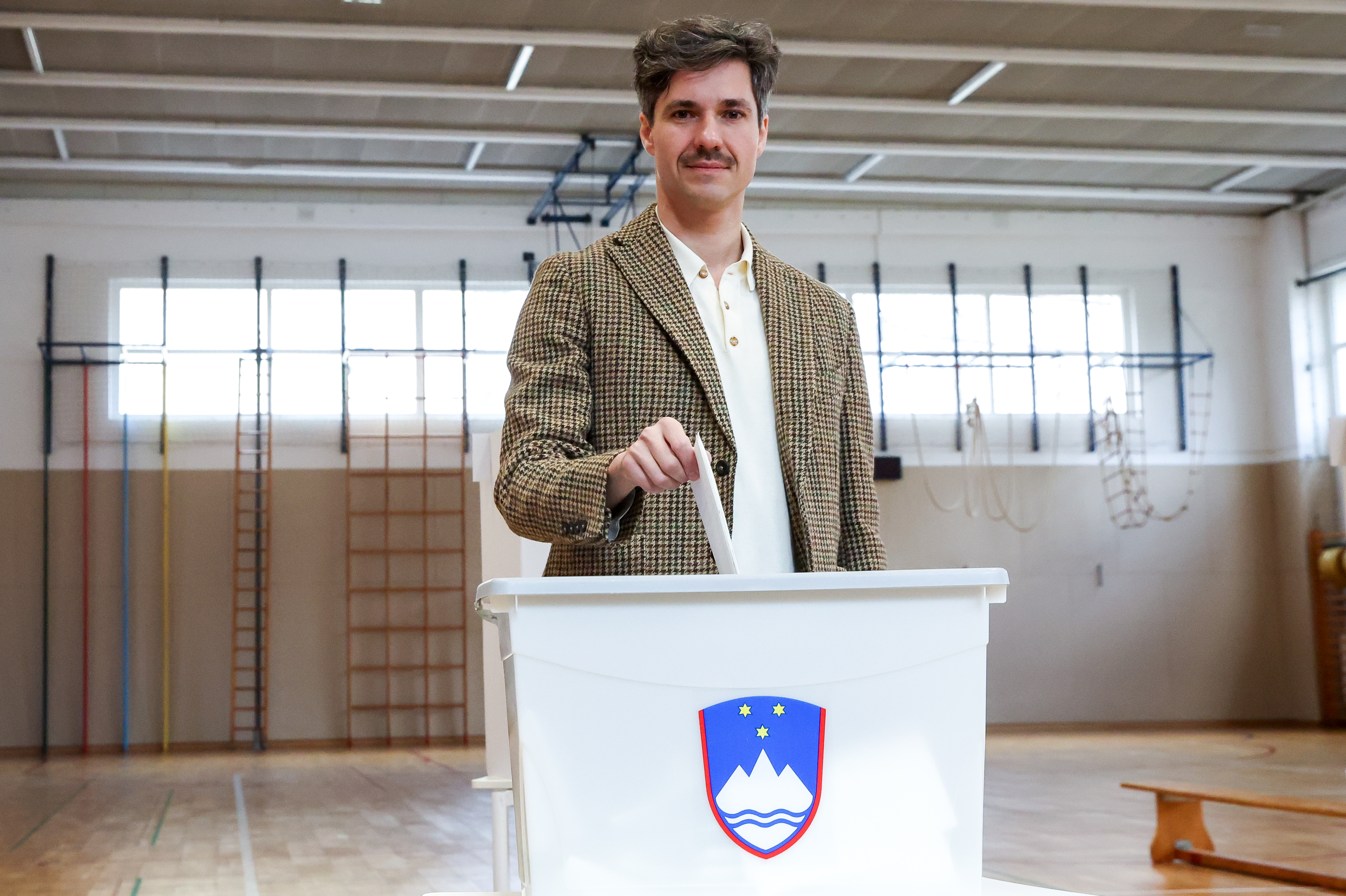Luka Mesec, Levica