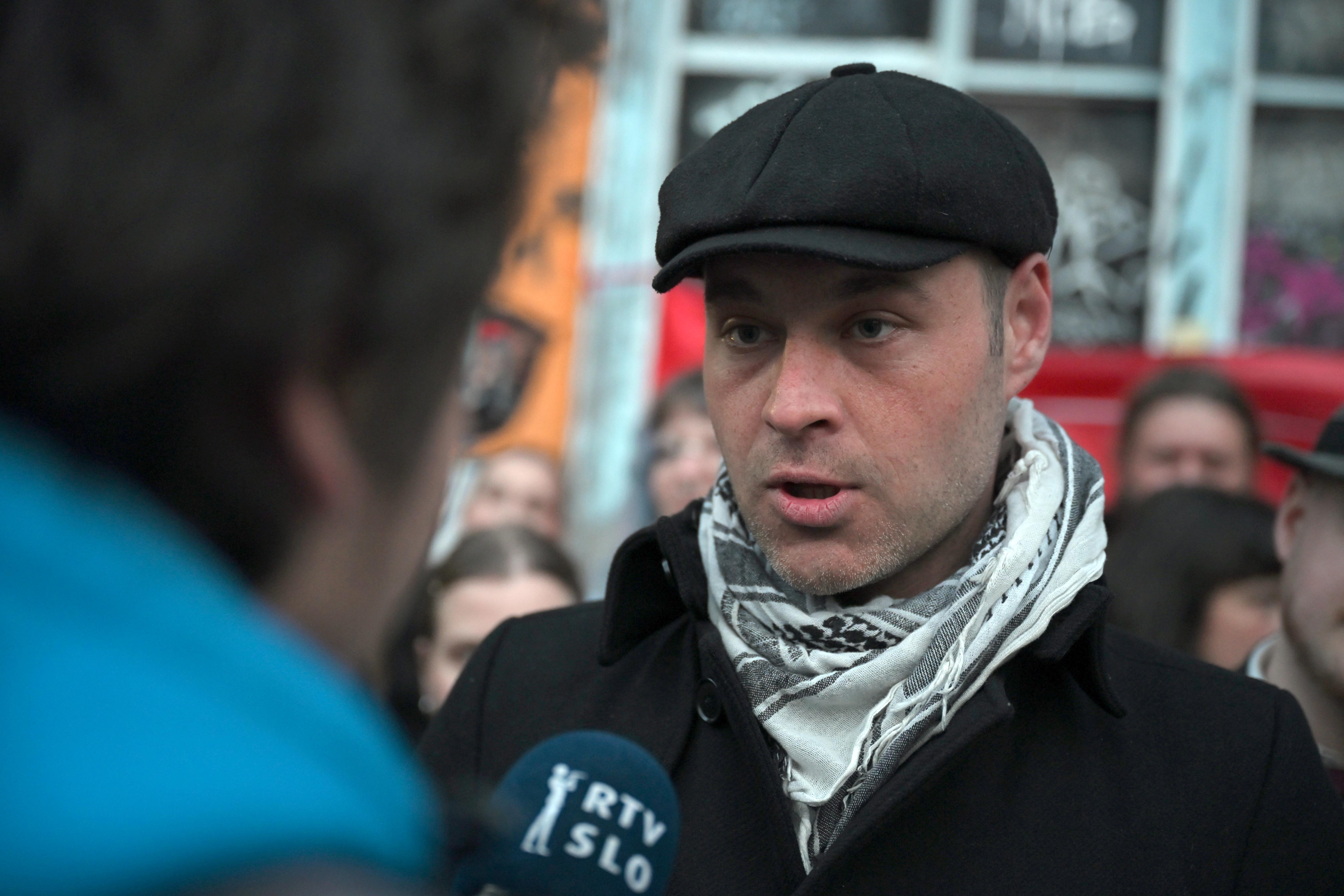 Slovenija, Ljubljana, 22.03.2026, 22. marec 2026Člani stranke Mi. Socialisti čakajo na rezultate državnozborskih volitev. volilna skrinjica, listek, politikaFoto:Nataša Kupljenik  /F.A.bobo