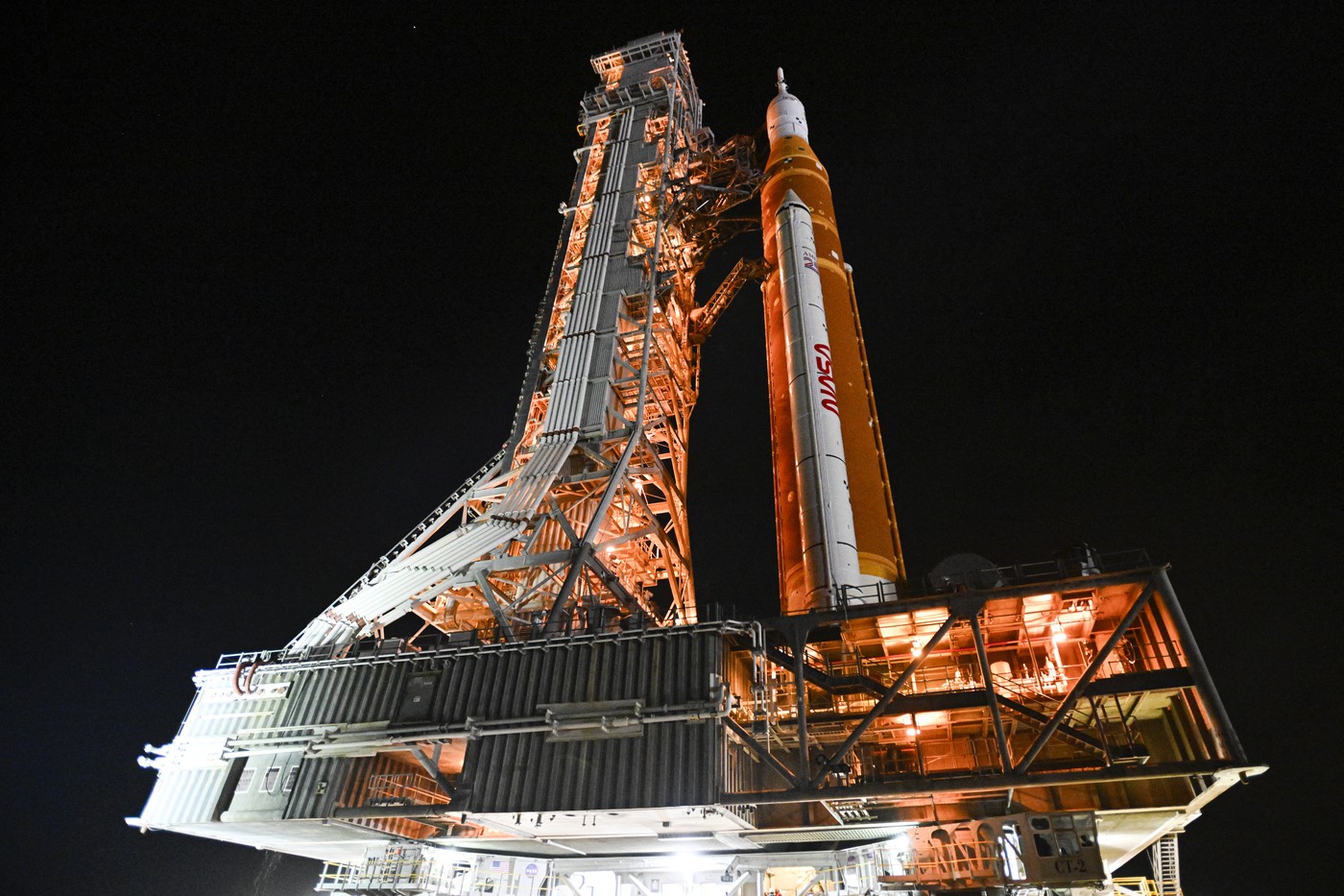 Rakteta SLS s plovilom Orion misija Artemis