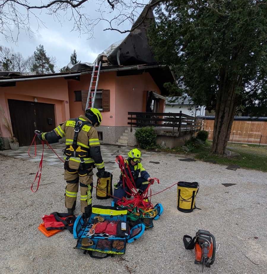Posledice silovitega vetra v Radovljici in okolici