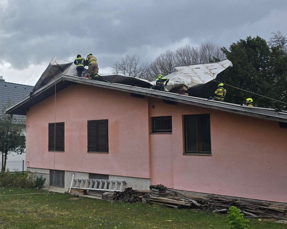 Posledice silovitega vetra v Radovljici in okolici