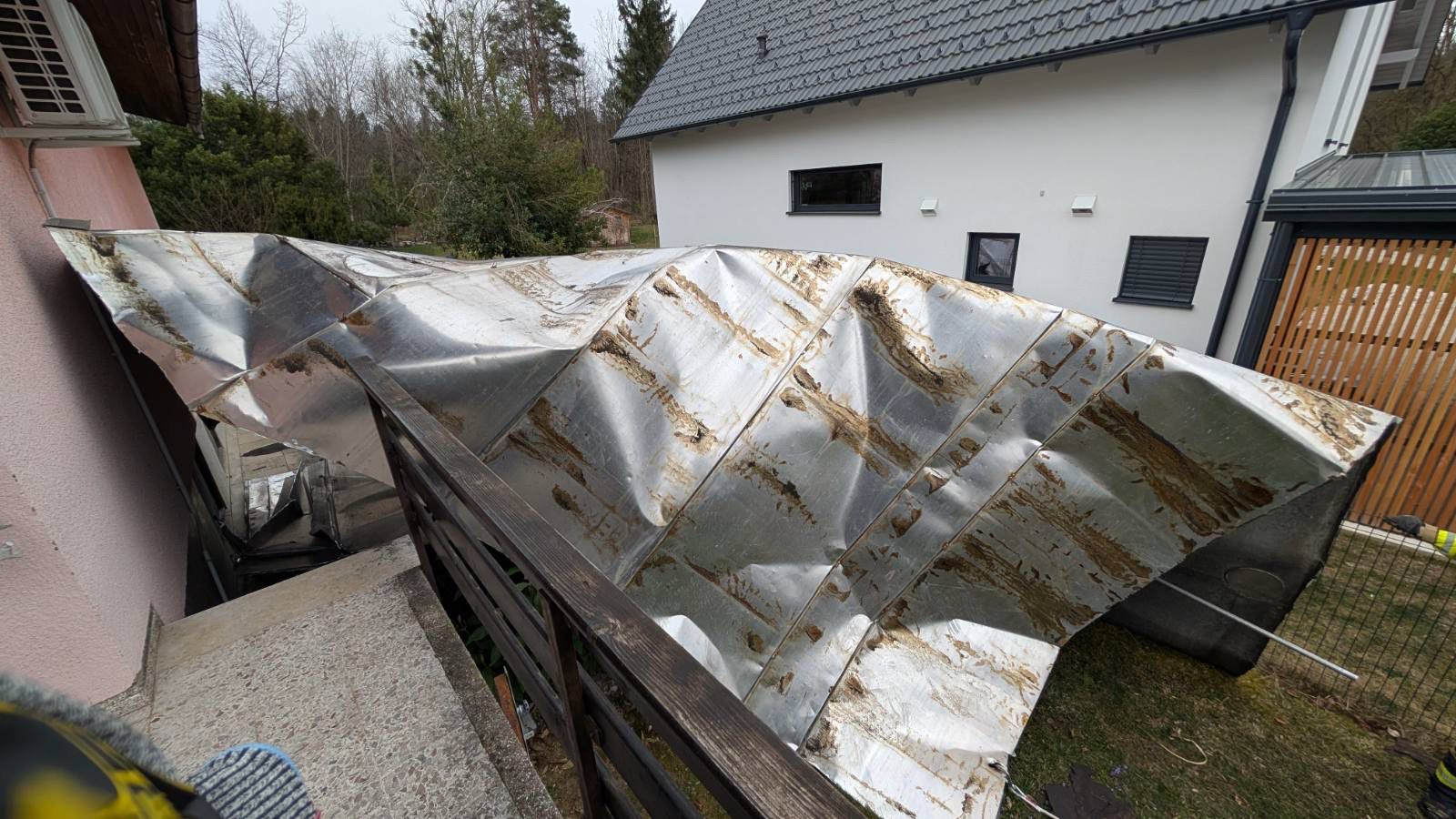 Posledice silovitega vetra v Radovljici in okolici