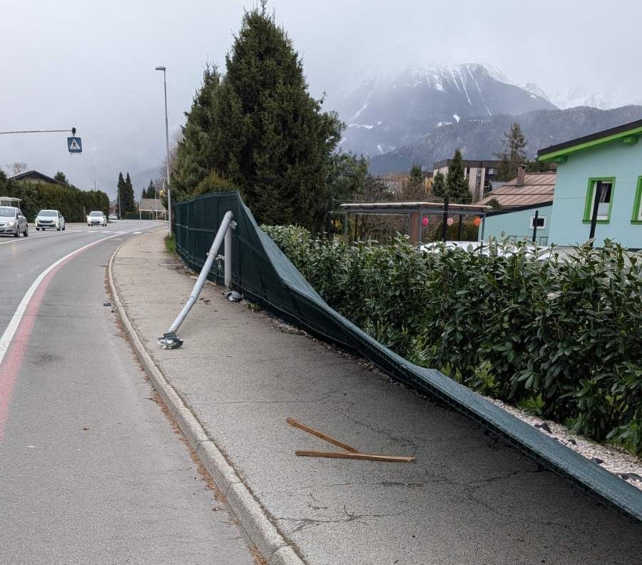 Posledice silovitega vetra v Radovljici in okolici