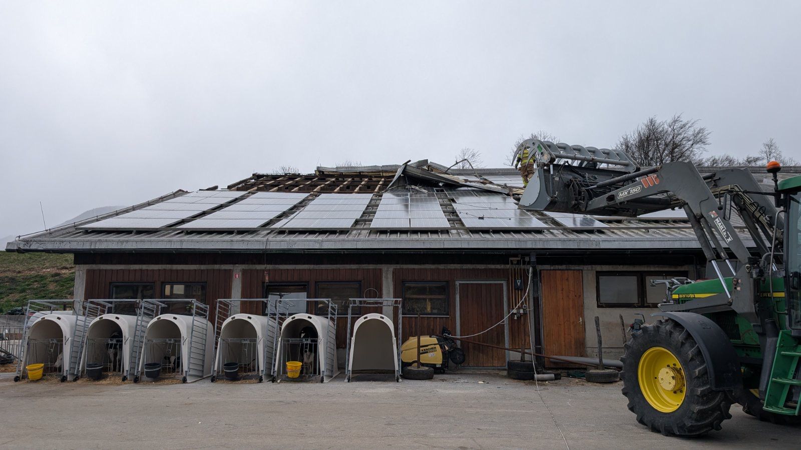 Posledice silovitega vetra v Radovljici in okolici