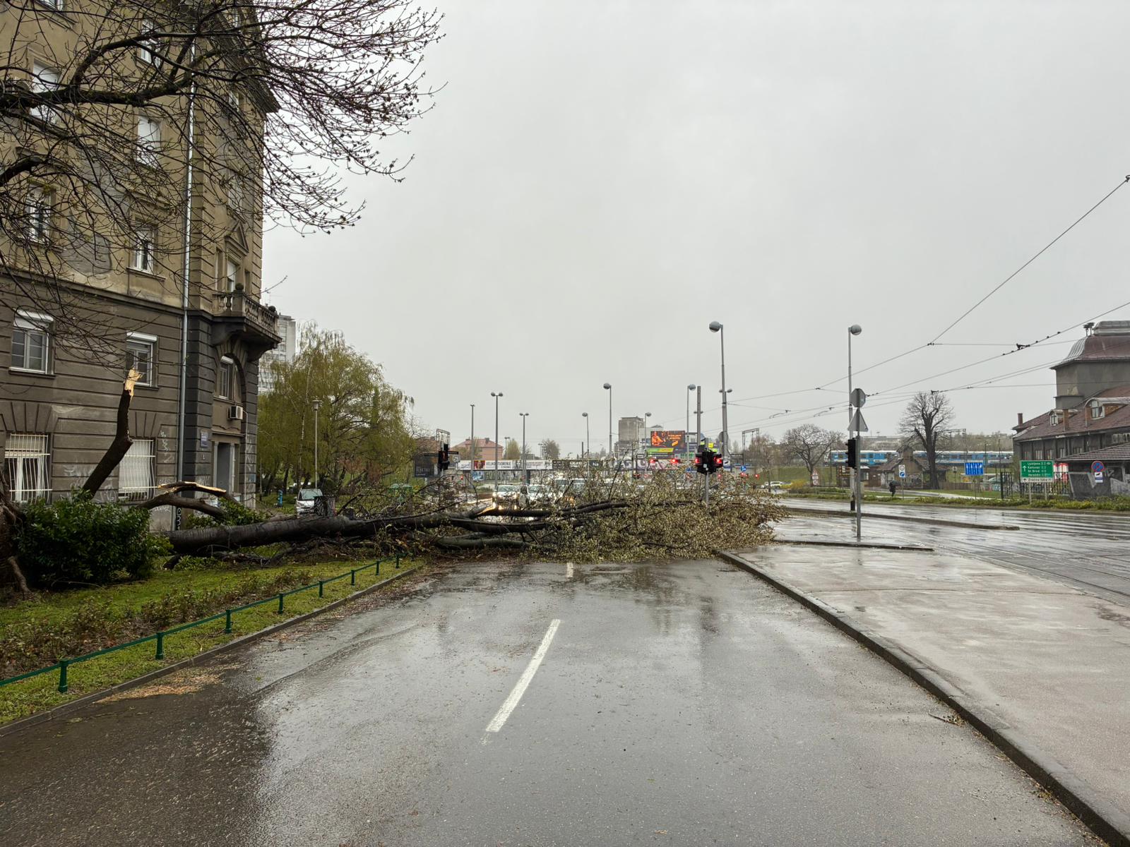 Ponekod na Hrvaškem je tudi danes izdano rdeče opozorilo
