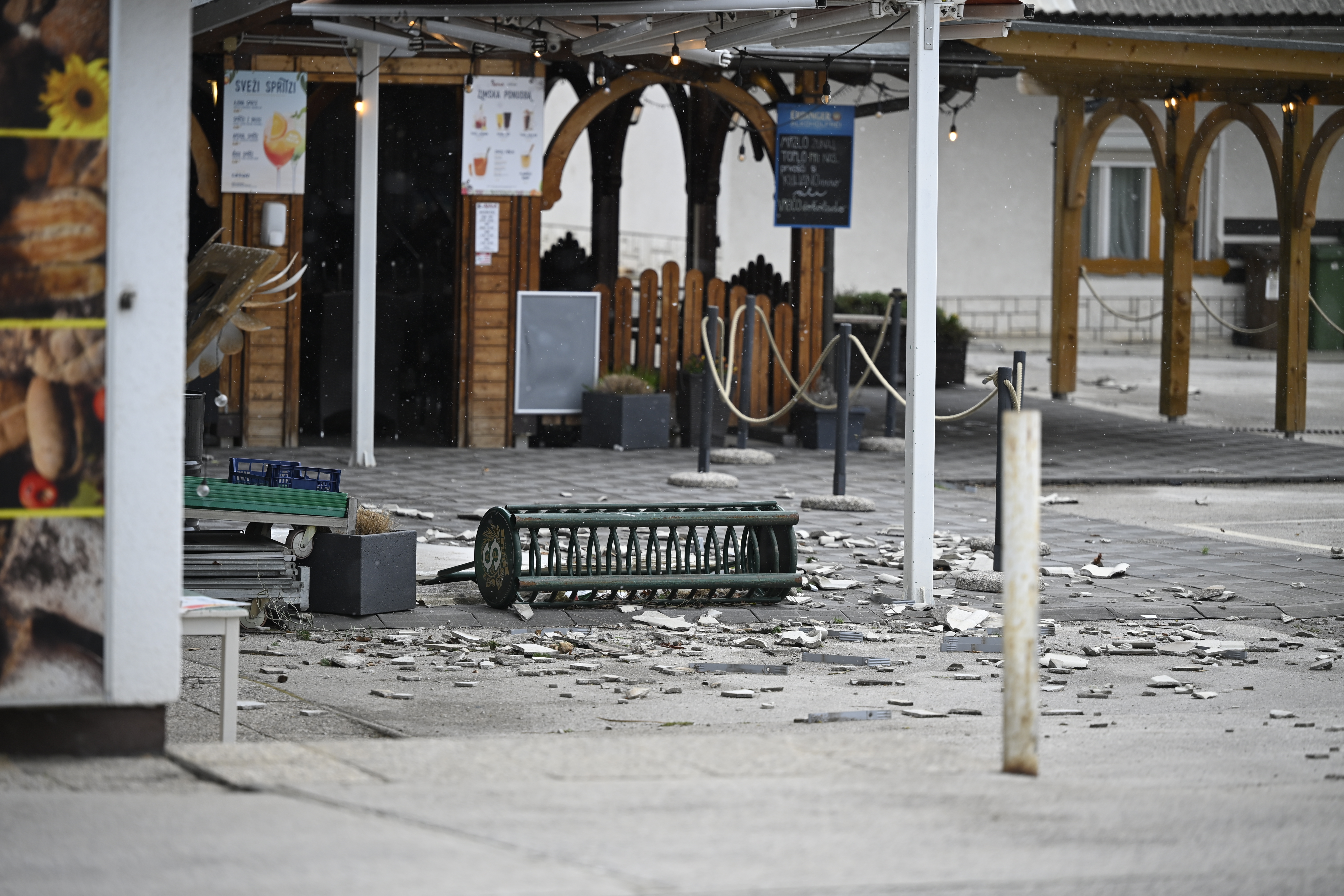Poškodovani objekti po močnem vetru v Žirovnici