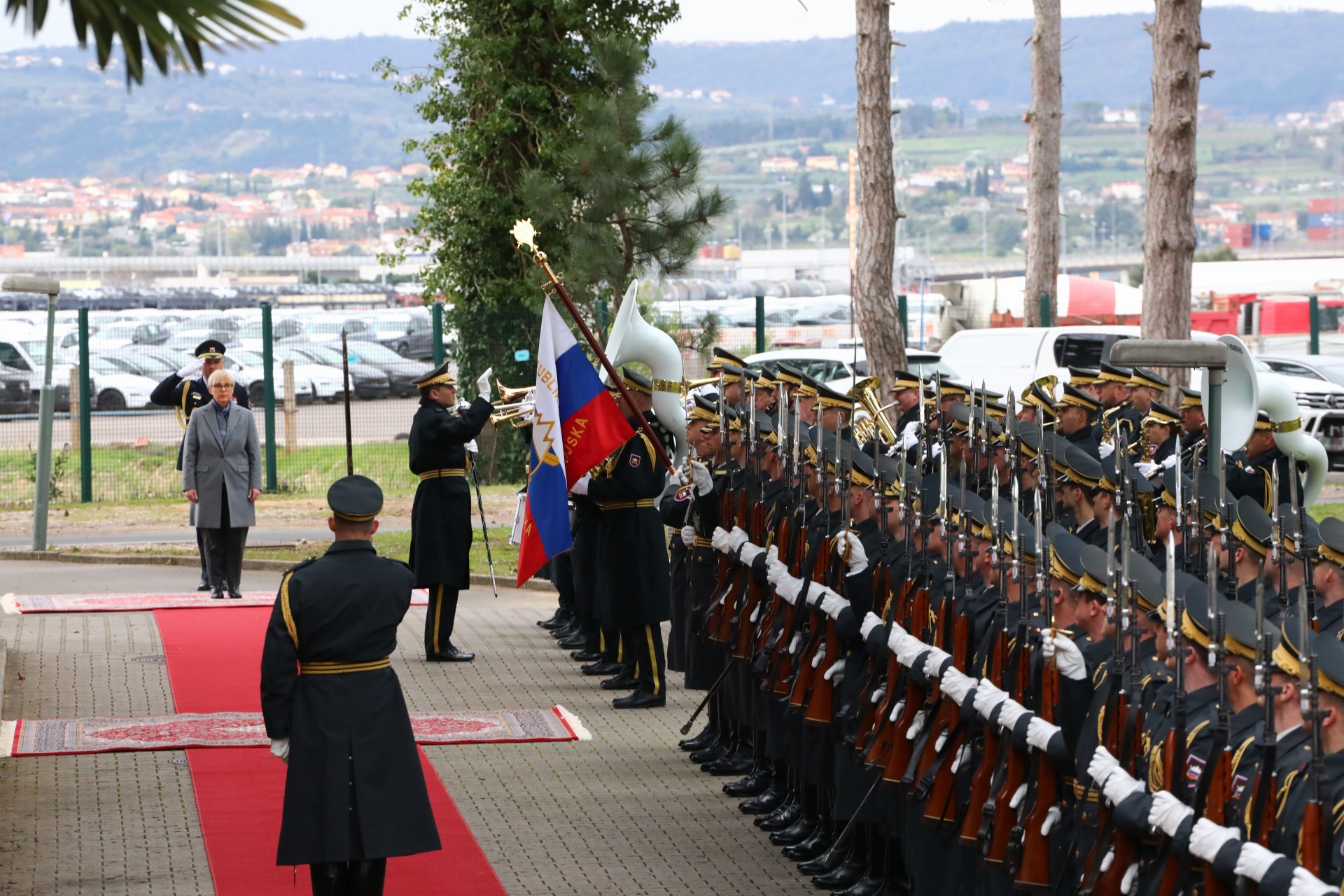 Nataša Pirc Musar se je seznanila s poročilom o stanju pripravljenosti Slovenske vojske