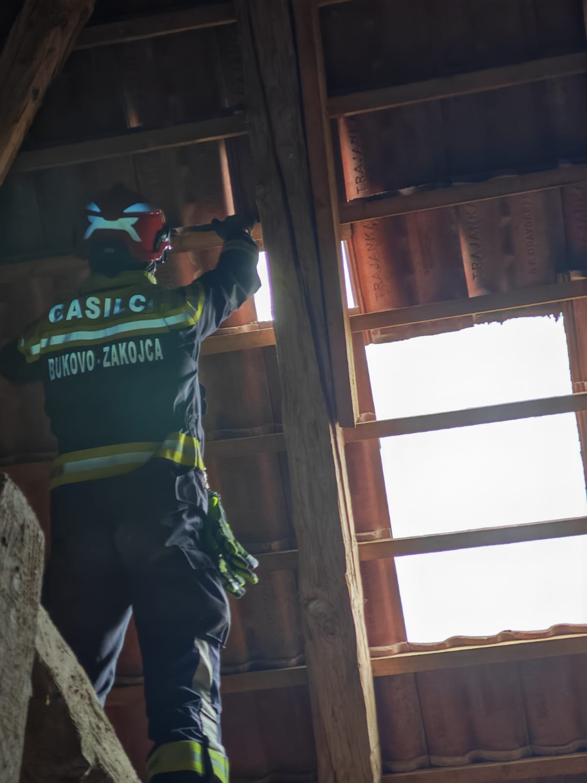 Odpravljanje posledic vetra na Cerkljanskem