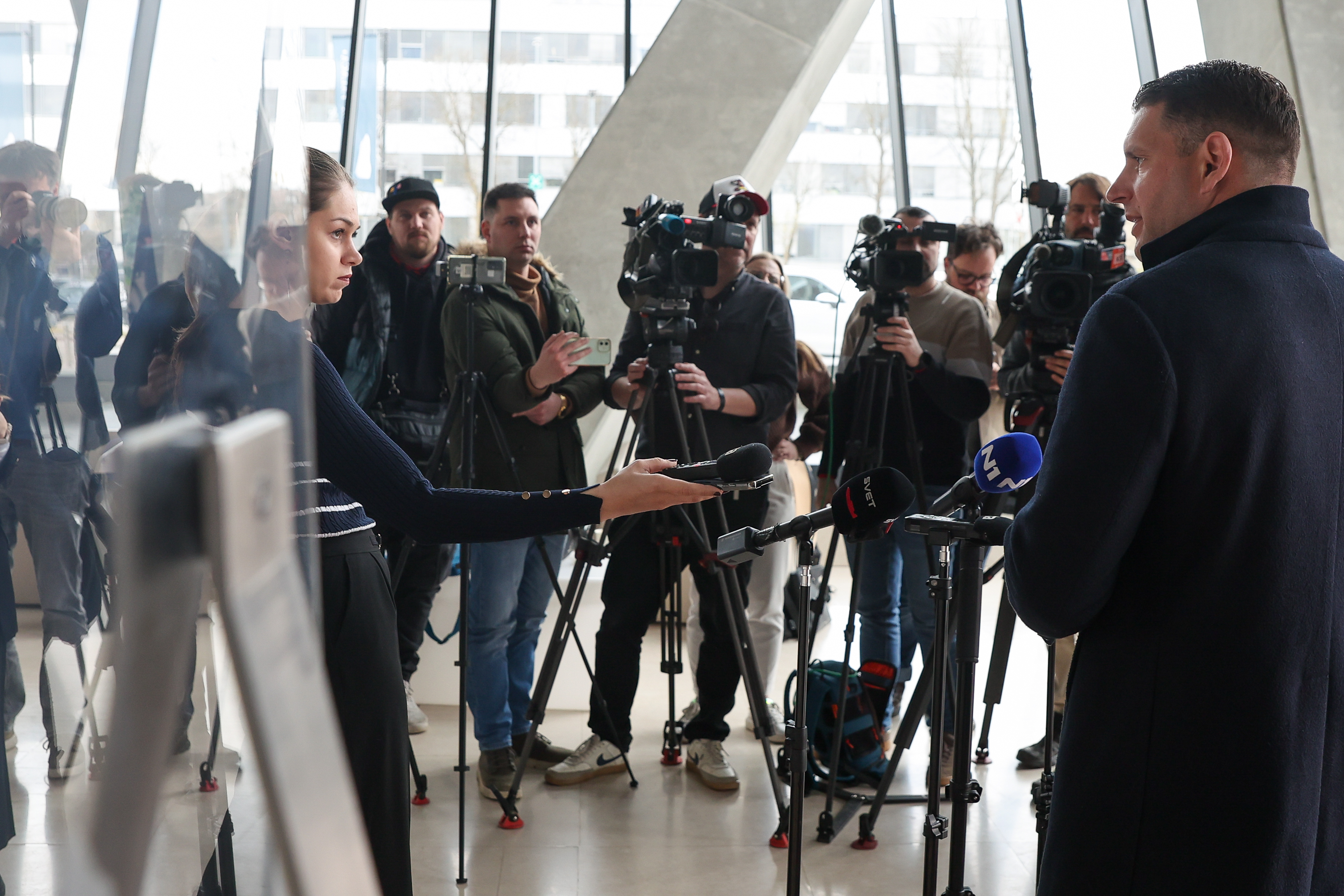 Zoran Stevanović, Resnica, Kristalna palača, sestanek