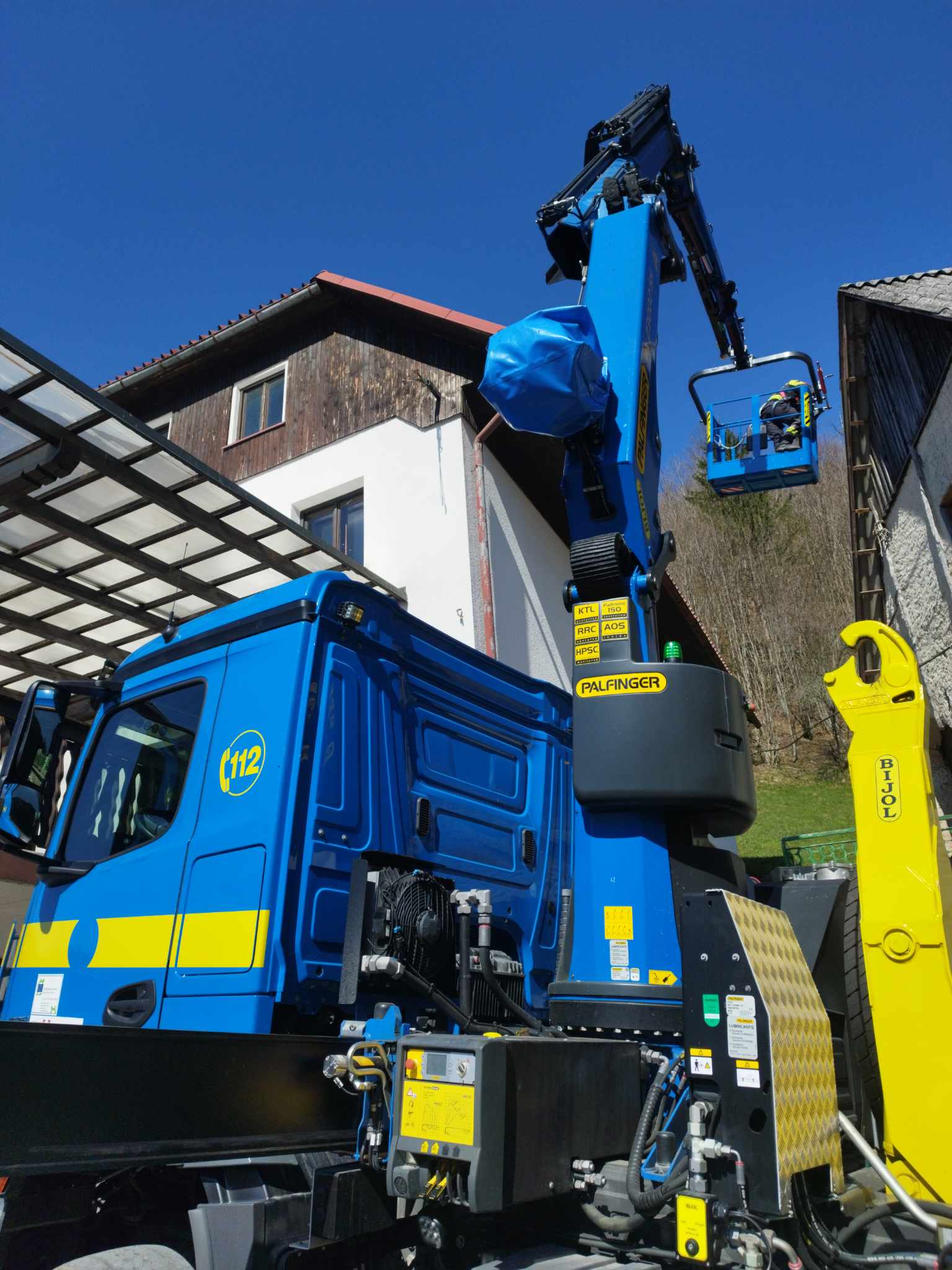 Posledice vetroloma v Cerknem