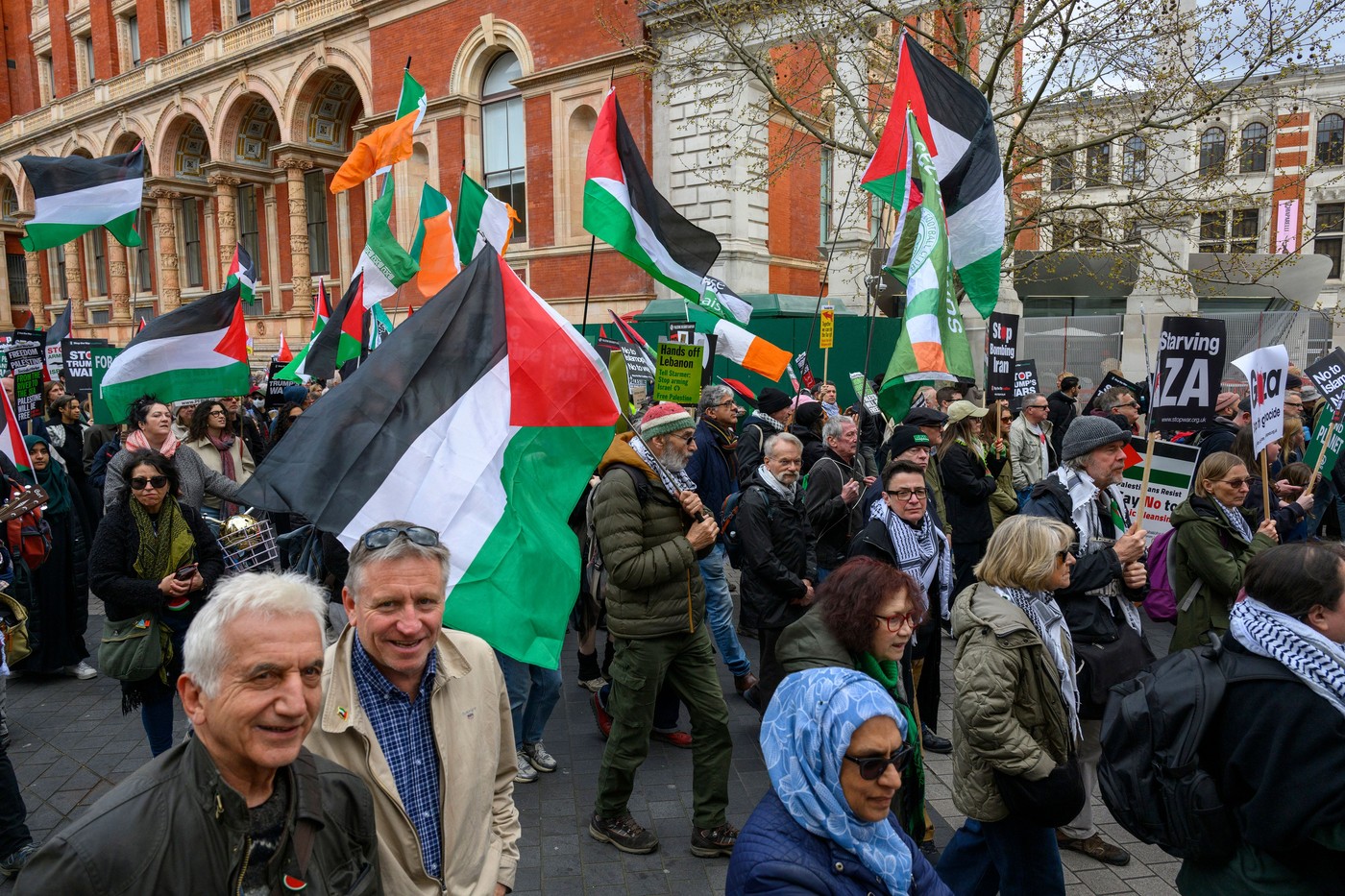 Protest v Londonu proti skrajni desnici
