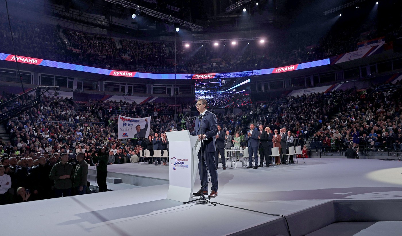 Vučić na predvolilnem zboru