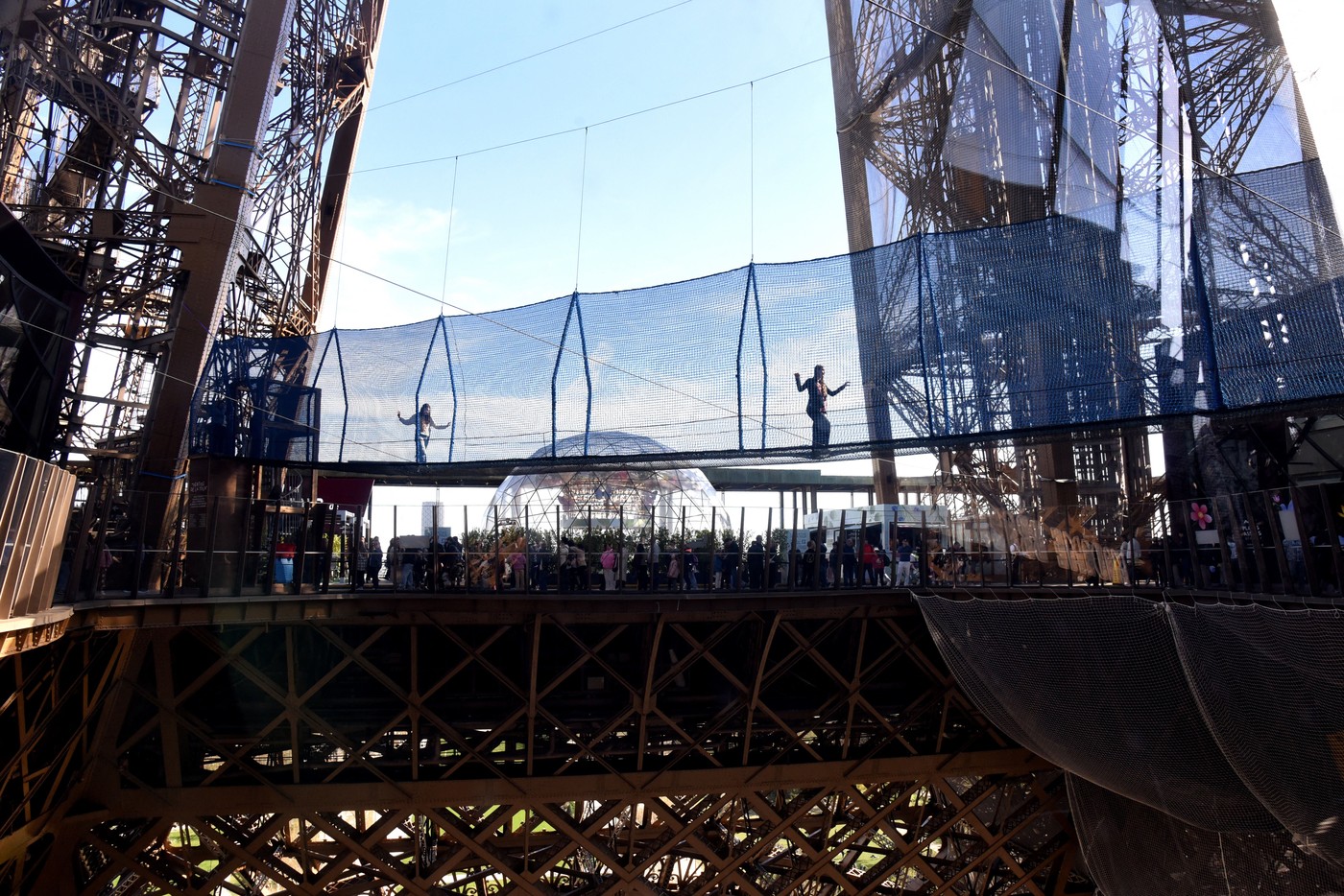 Vrtoglavica stolpa na Eifflovem stolpu