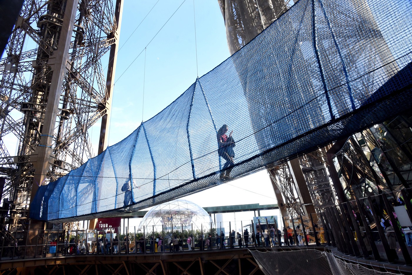 Vrtoglavica stolpa na Eifflovem stolpu