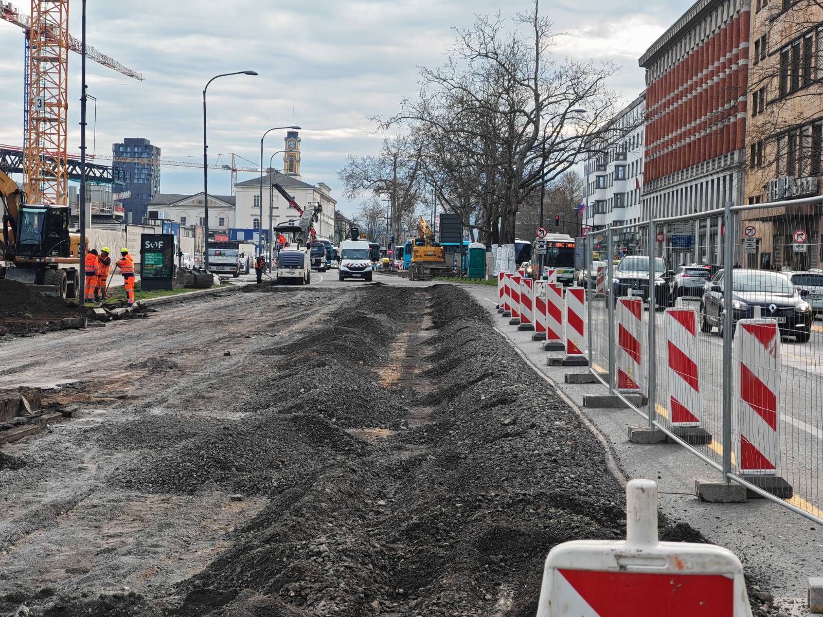Zapora ceste pri železniški postaji v Ljubljani