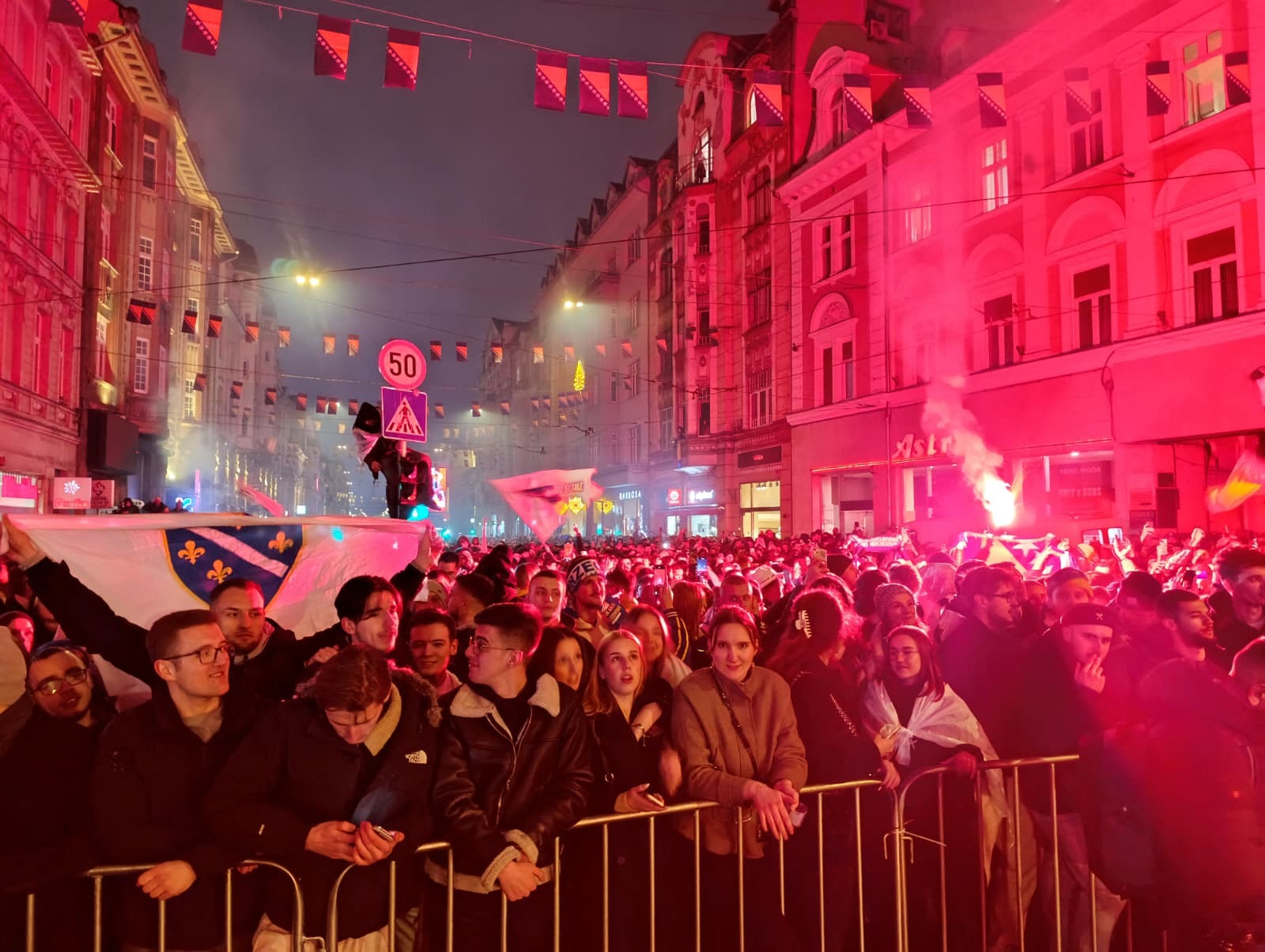 Slavje navijačev v Sarajevu ob uvrstitvi BiH na svetovno prvenstvo