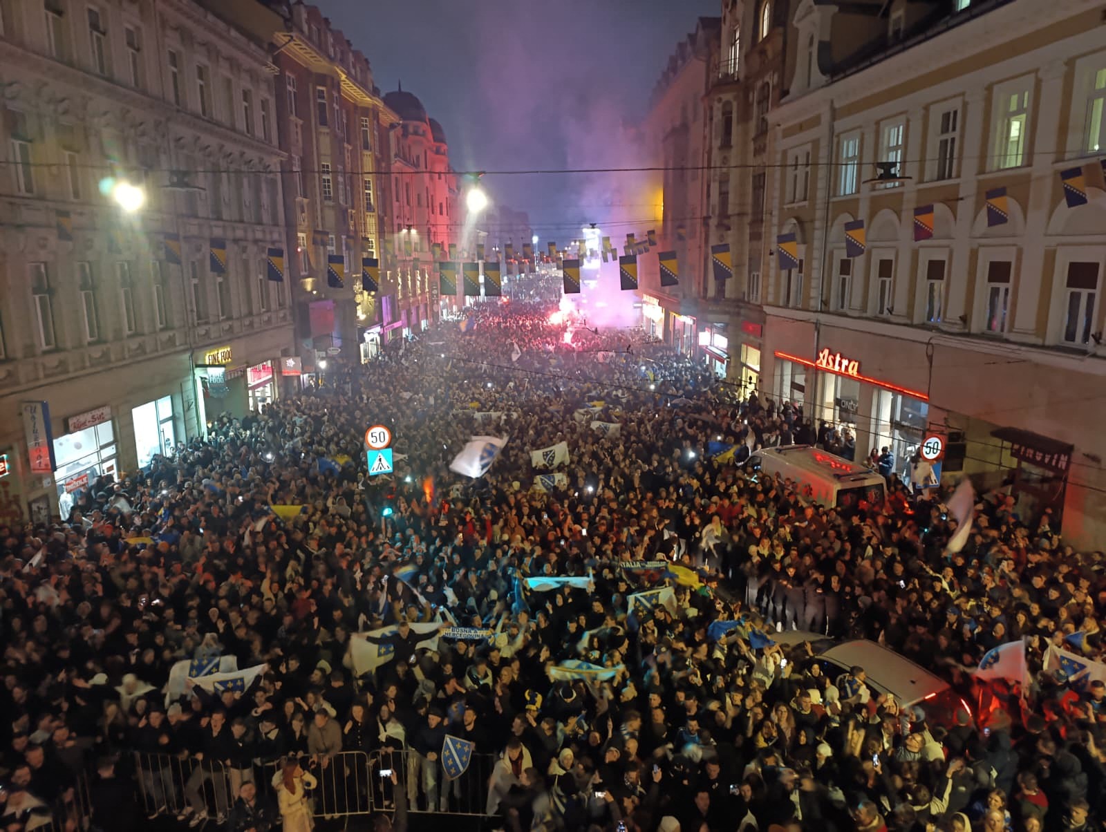 Slavje navijačev v Sarajevu ob uvrstitvi BiH na svetovno prvenstvo