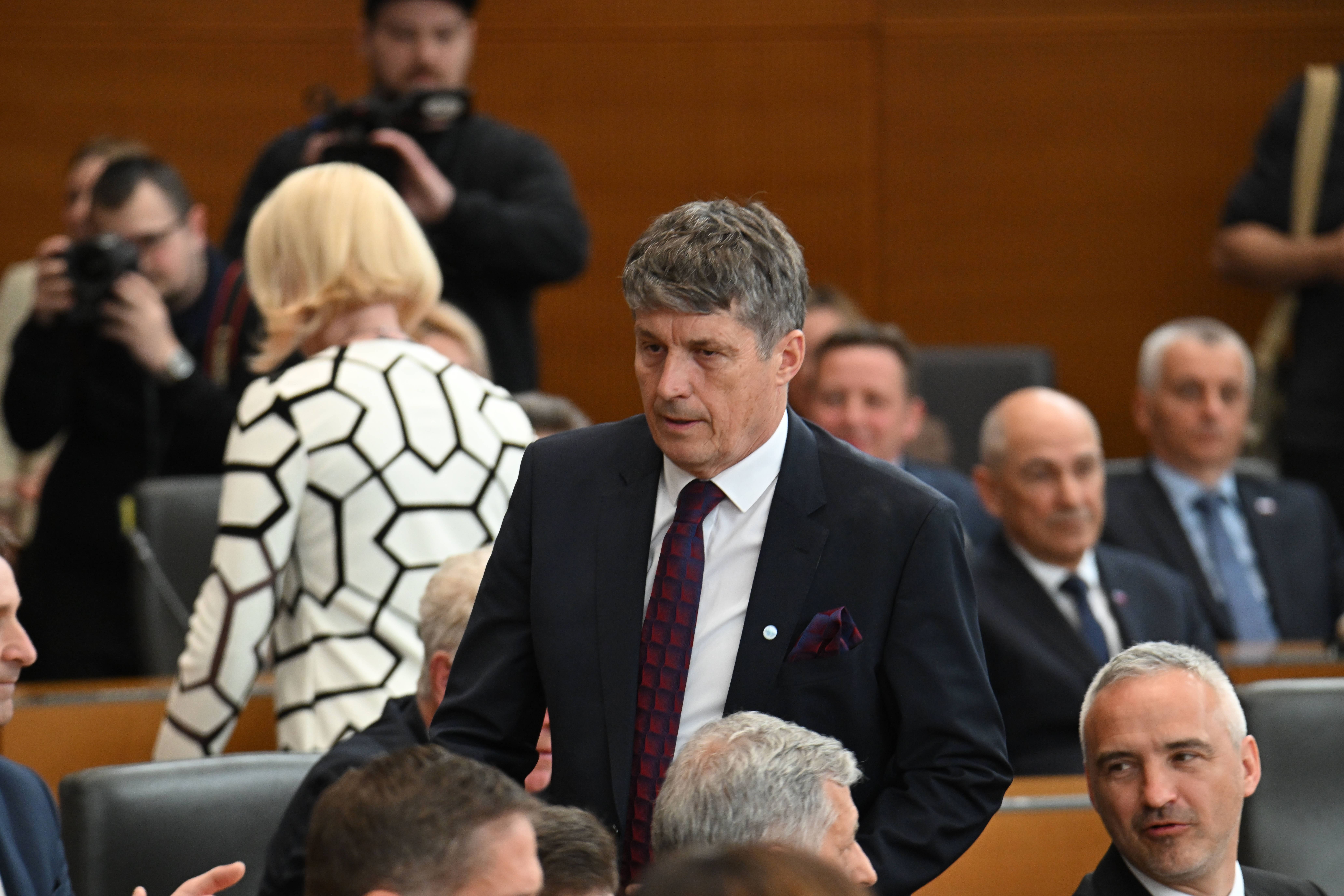 Ustanovna seja novega sklic DZ