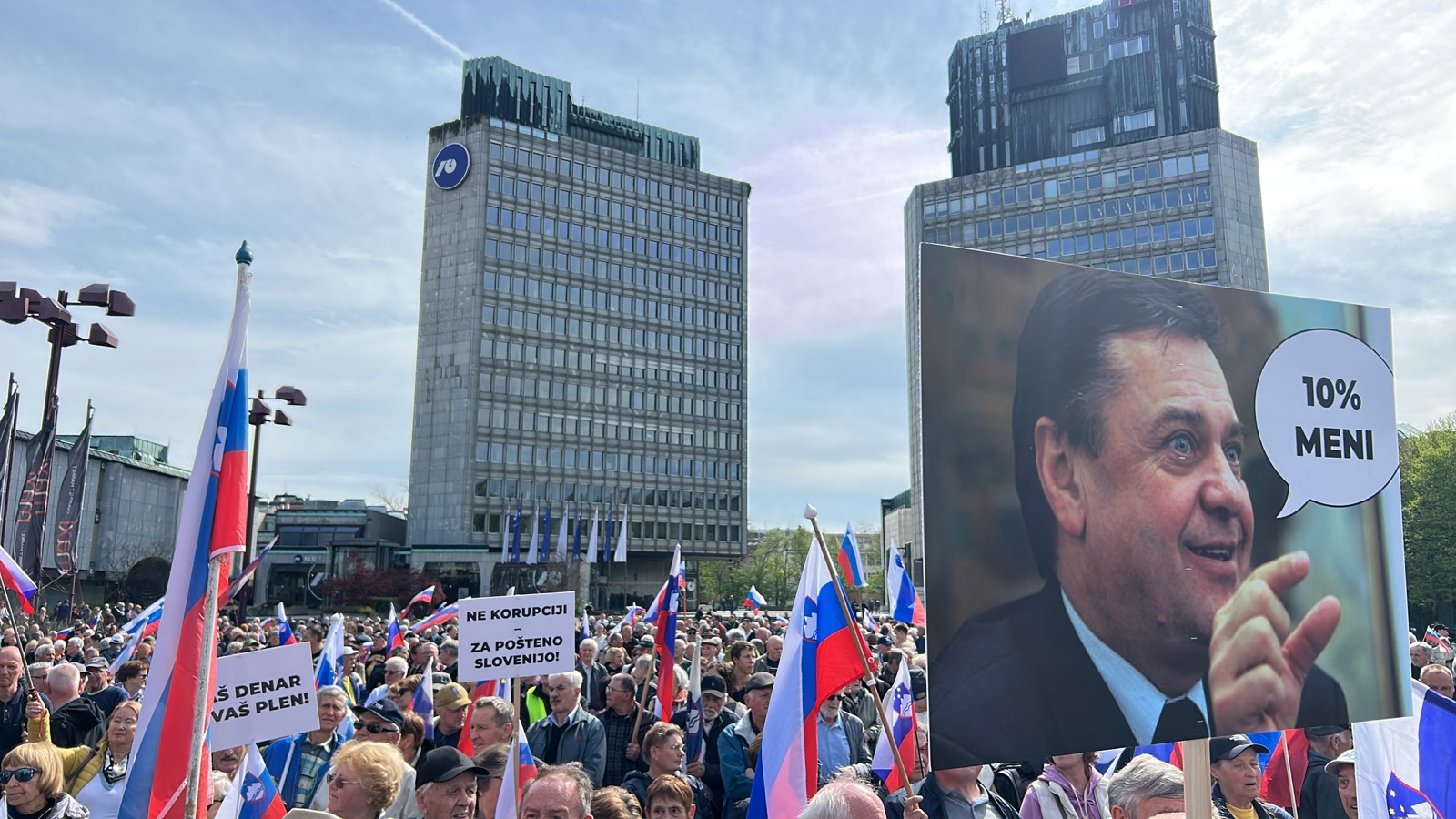 Protikorupcijski shod na Trgu republike