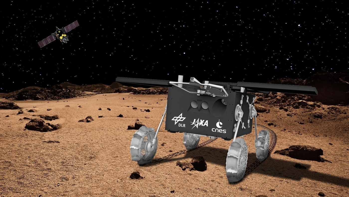 rover IDEFIX na Marsovi luni Fobos; v ozadju sonda MMX, umetniška upodobitev