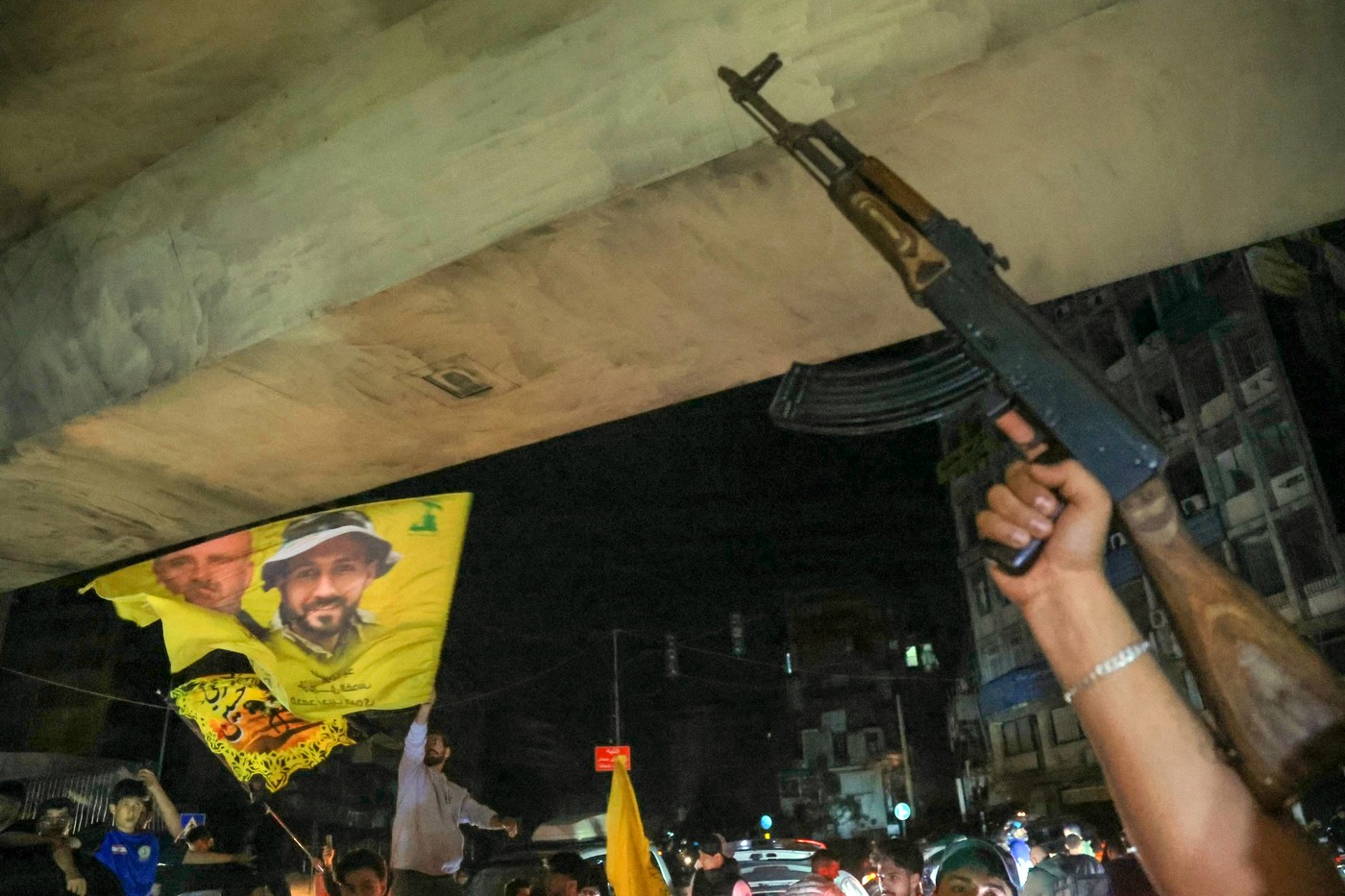 Podporniki Hezbolaha proslavljajo premirje v Libanonu