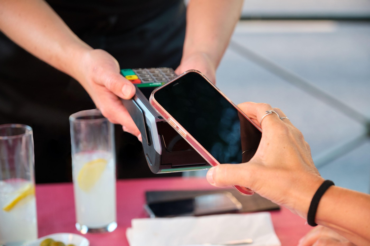 Plačilo s kartico na mobilnem telefonu