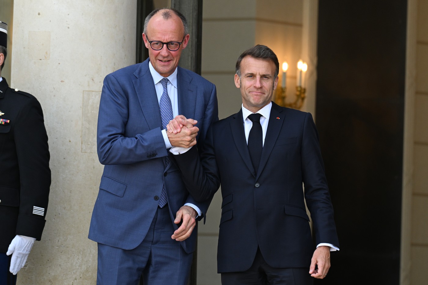 Emmanuel Macron in Keir Starmer