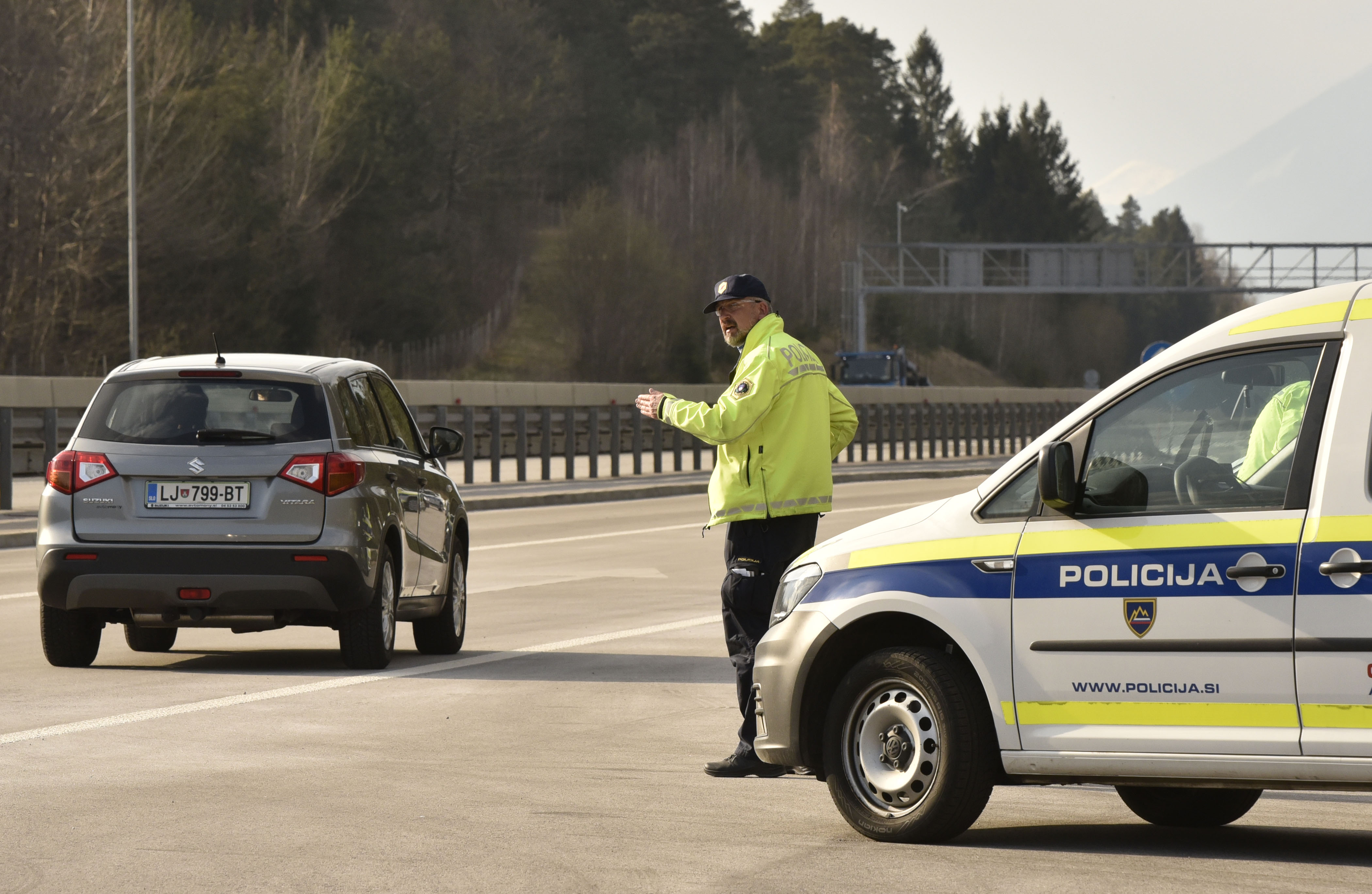 Slovenija, Torovo, 03.04.2020, 03. april 2020 Prometni policisti poostreno nadzirajo spoštovanje odloka o prepovedi gibanja med občinami.