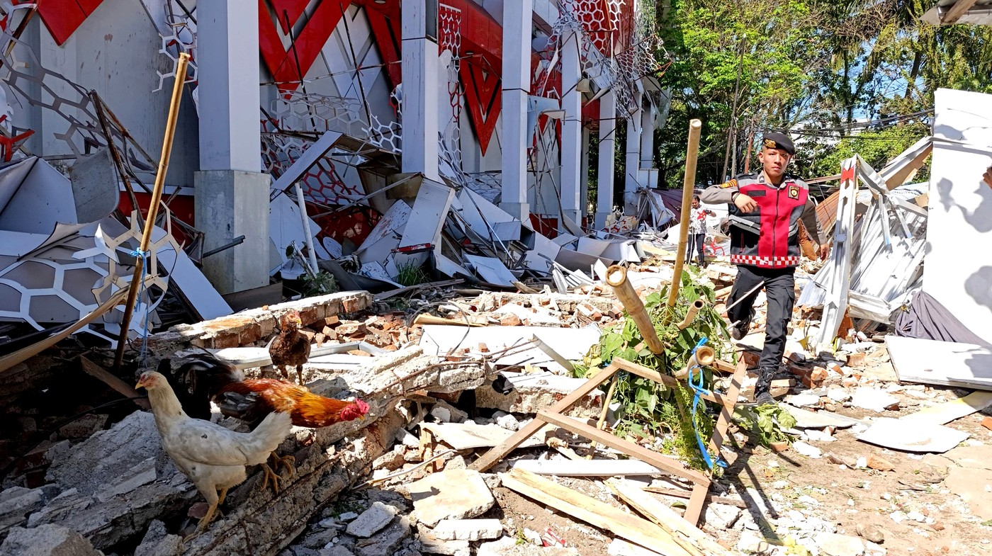 Zrušena stavba v potresu v Indoneziji