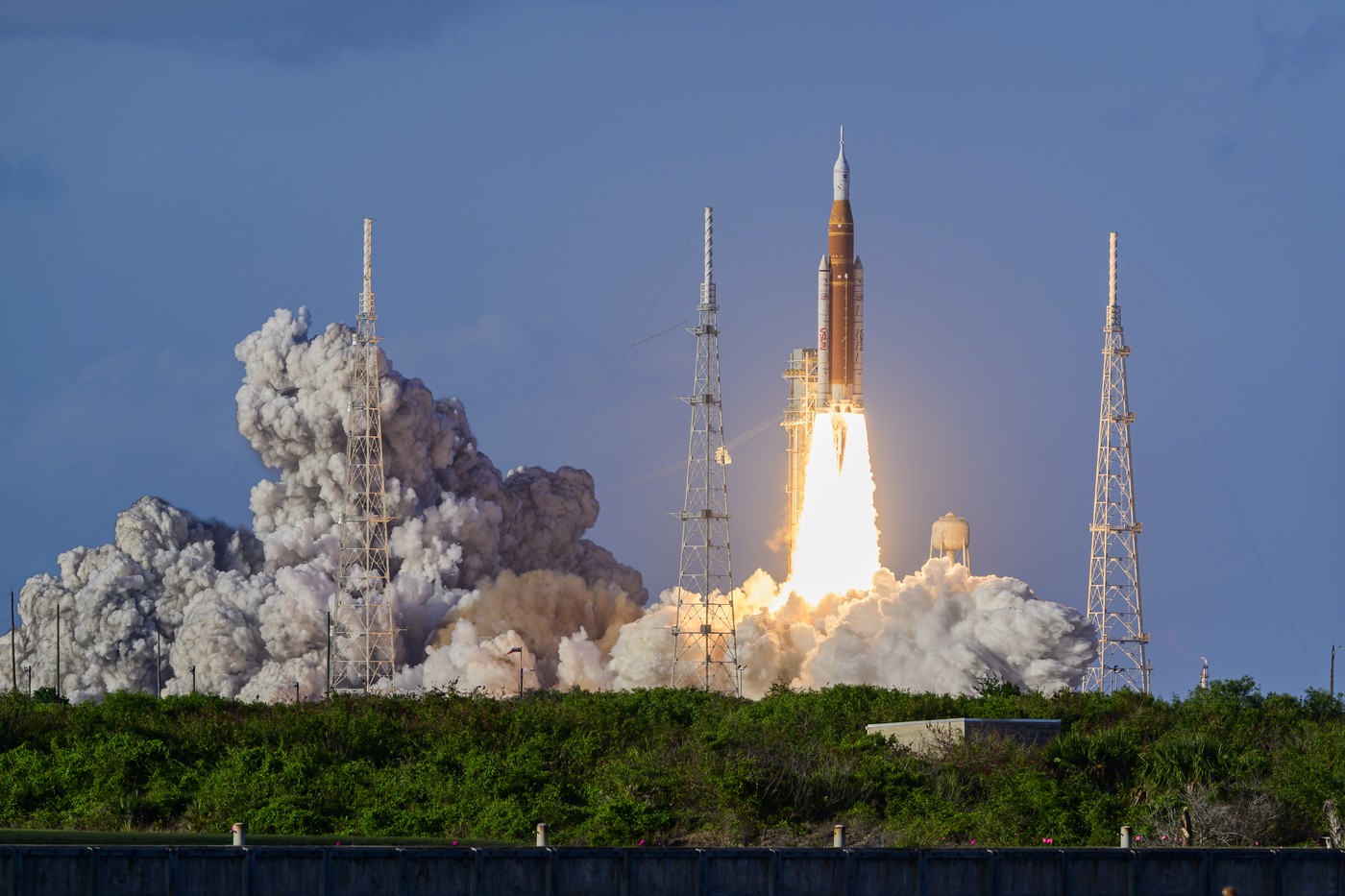 vzlet rakete SLS v Cape Canaveralu, misija Artemis II, 1. april 2026