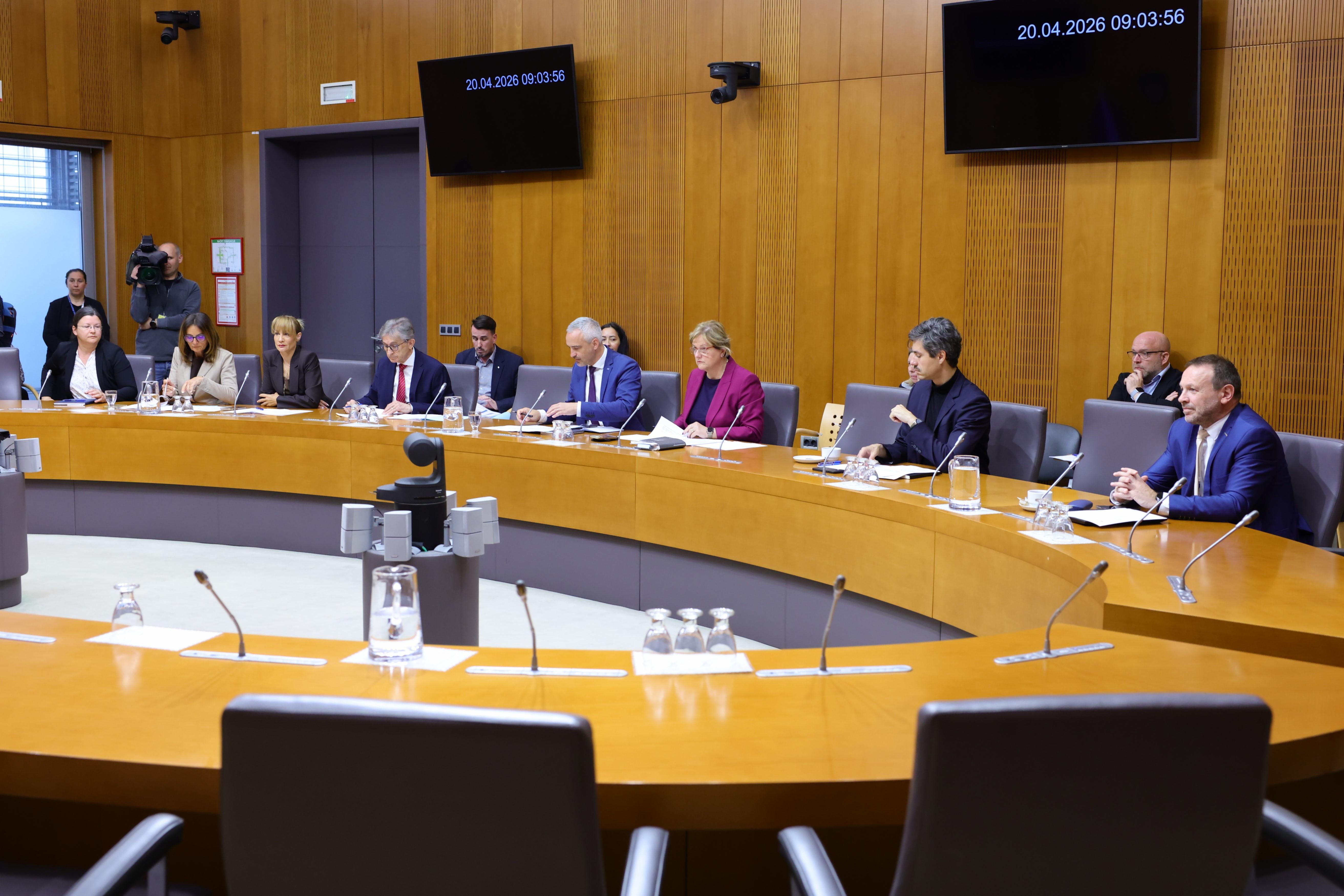 Prva seja kolegija DZ