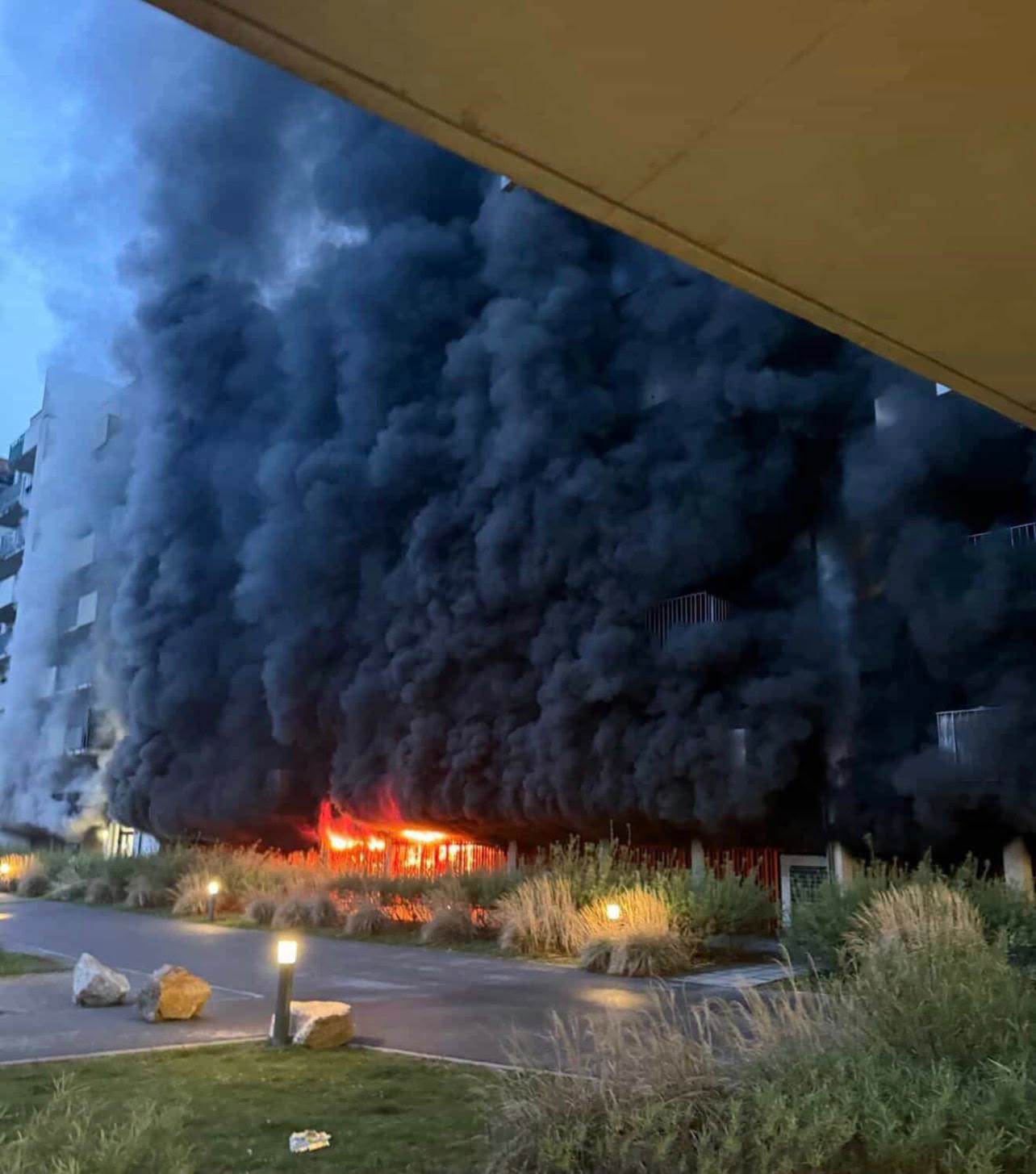 Požar v stanovanjskem kompleksu v Gradcu