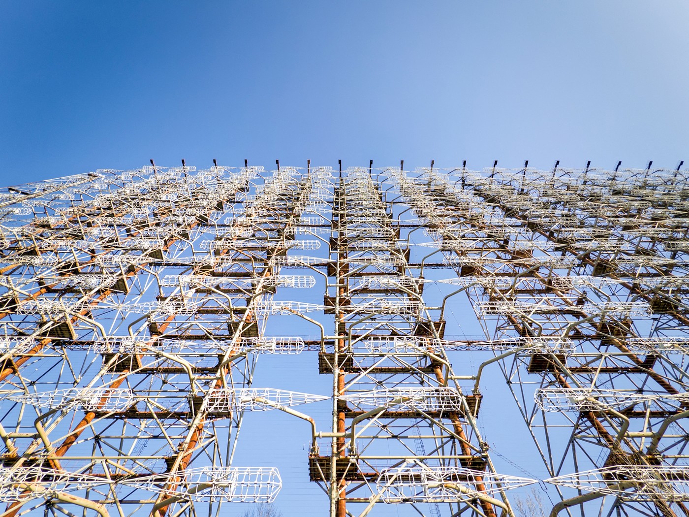 V Pripjatu se nahajajo tudi ostanki ogromnega t. i. Duga radarja iz časa hladne vojne.