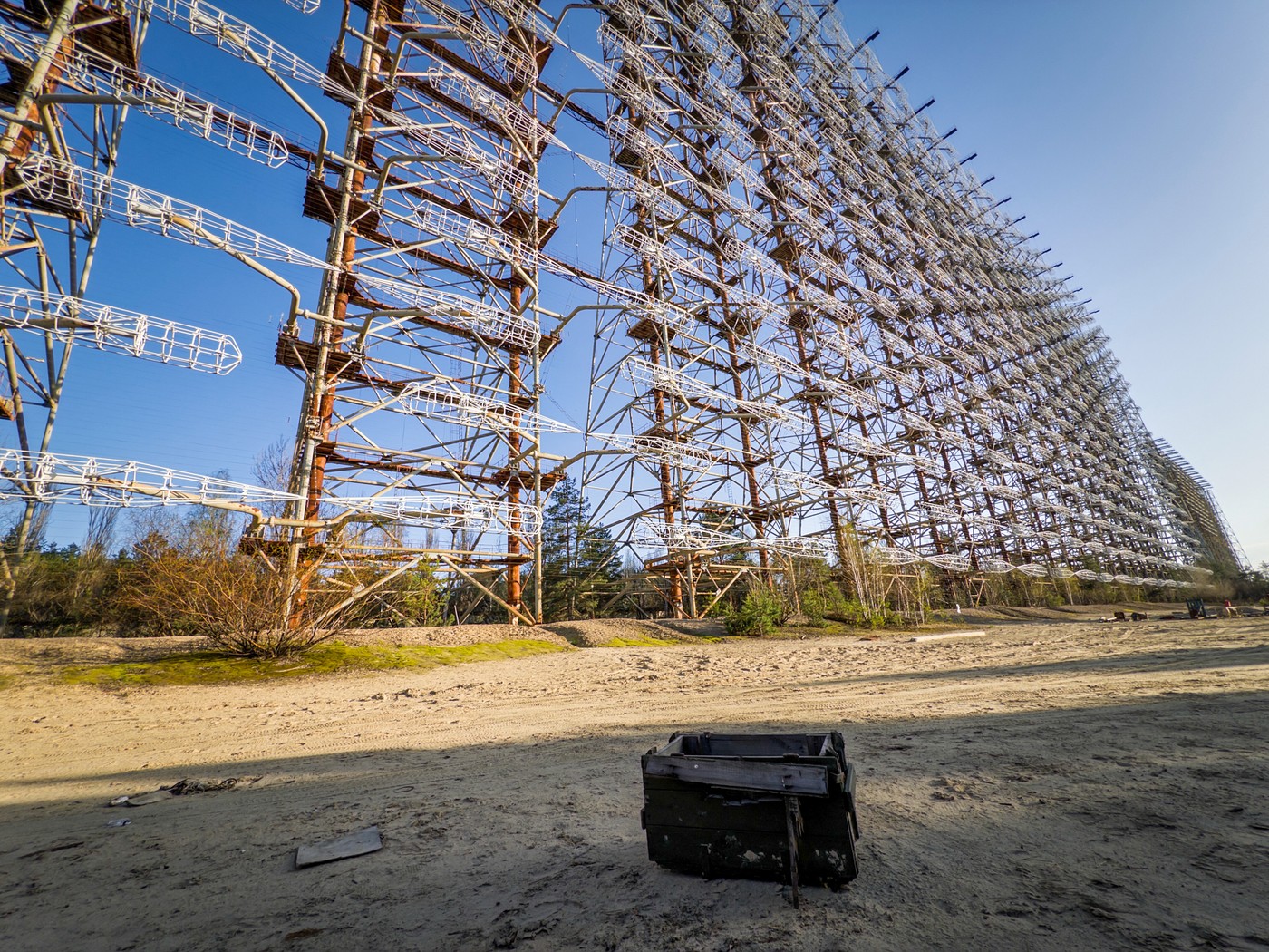 V Pripjatu se nahajajo tudi ostanki ogromnega t. i. Duga radarja iz časa hladne vojne.