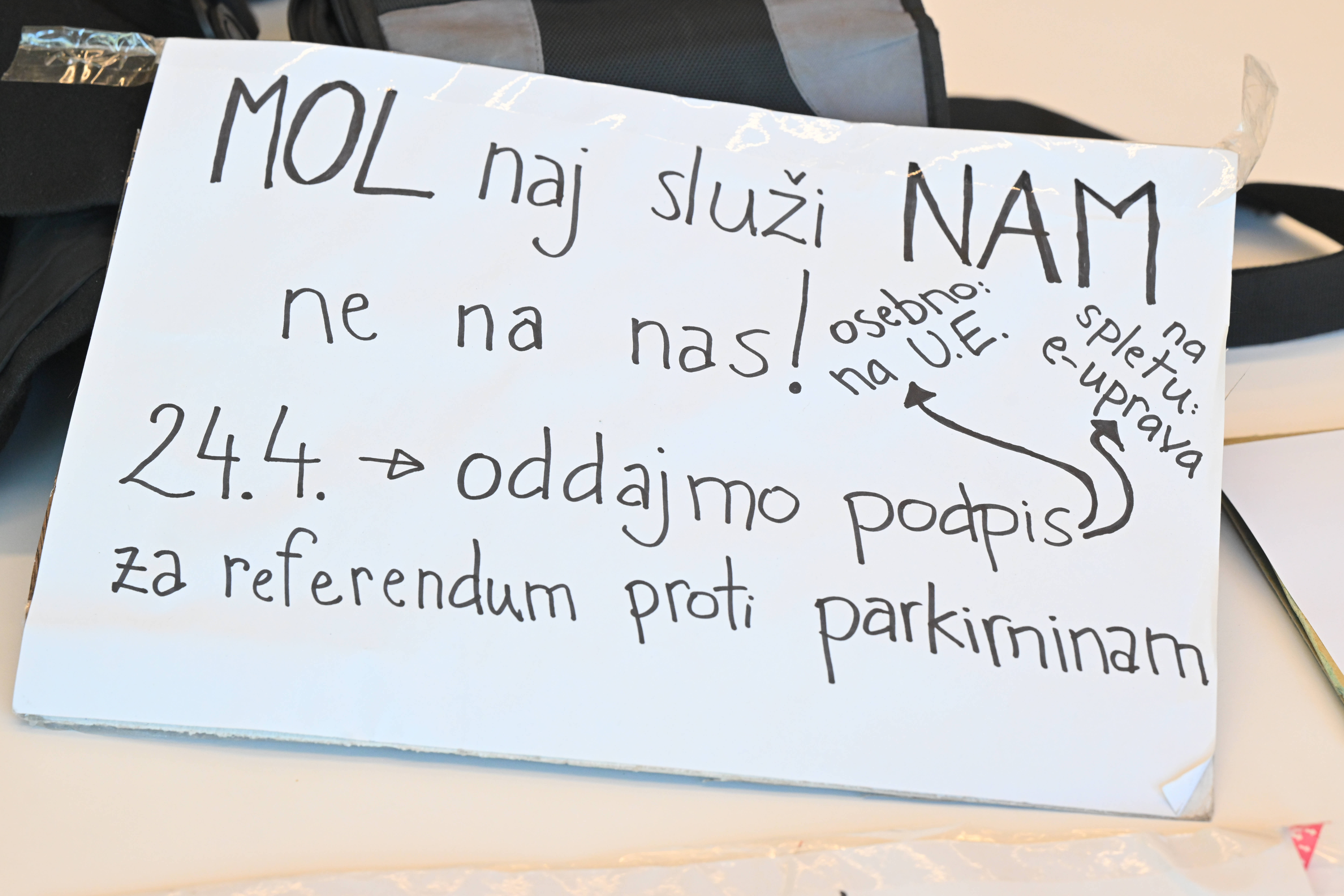 Pobudniki zahteve za referendum glede parkirnin v Ljubljani vabijo k oddaji podpisa