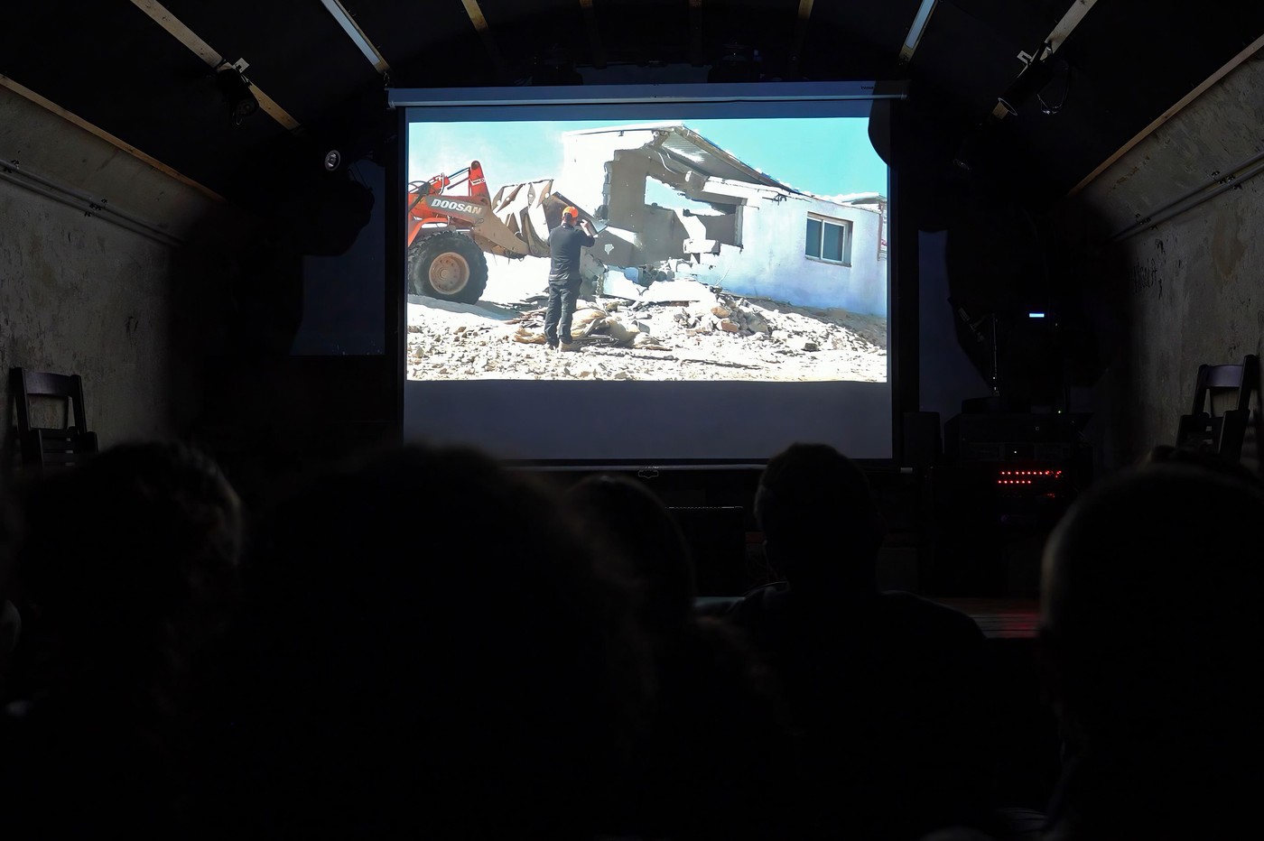 Izraelci med ogledom filma Edina zemlja