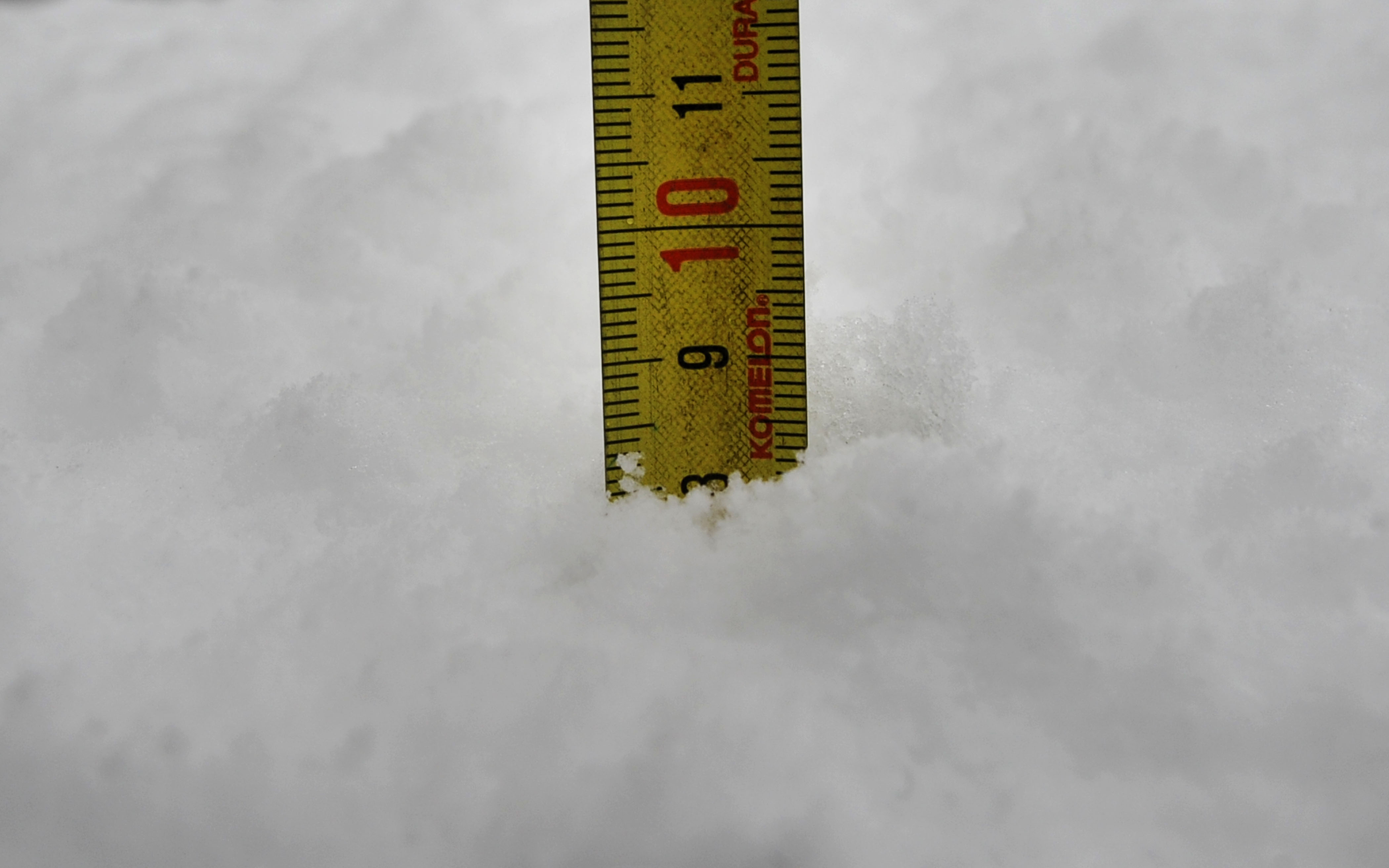 V Goričanah so izmerili 8 centimetrov snega, april 2016