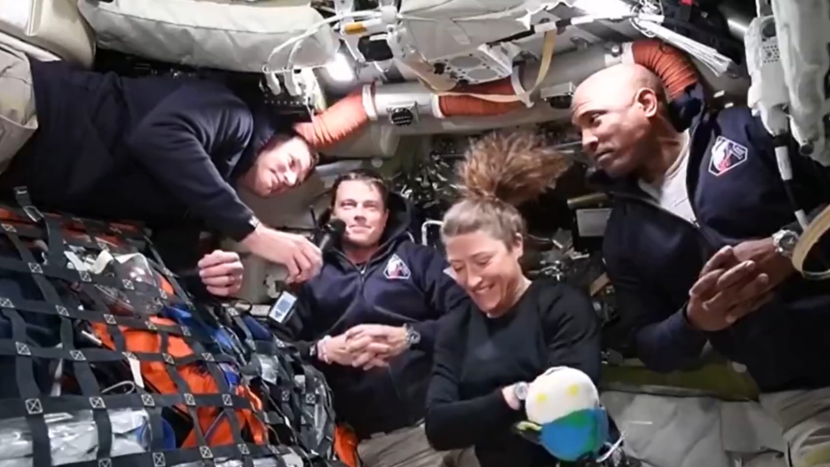 posadka Artemis II v kapsuli Orion