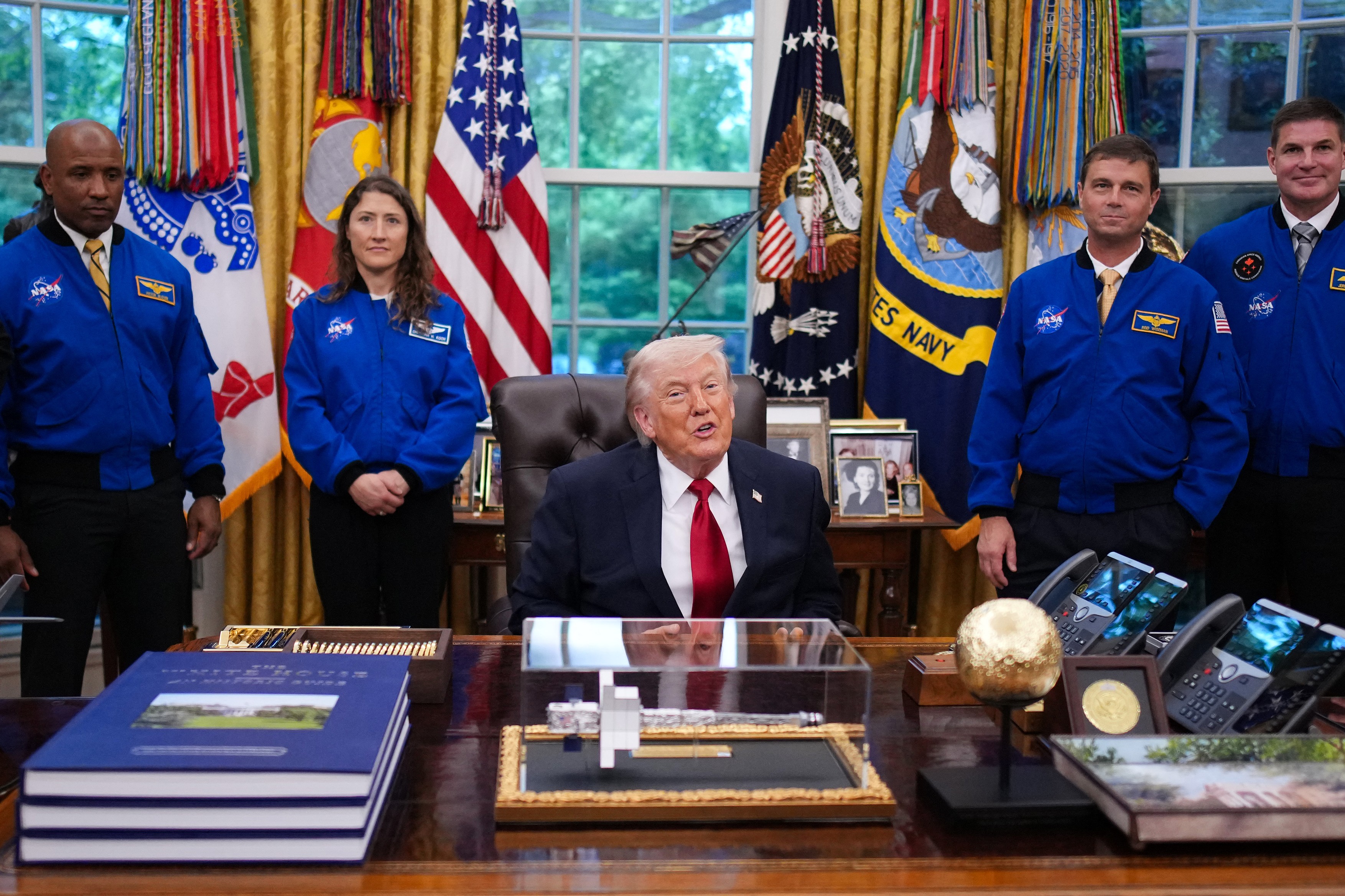 Donald Trump in astronavti Artemis II