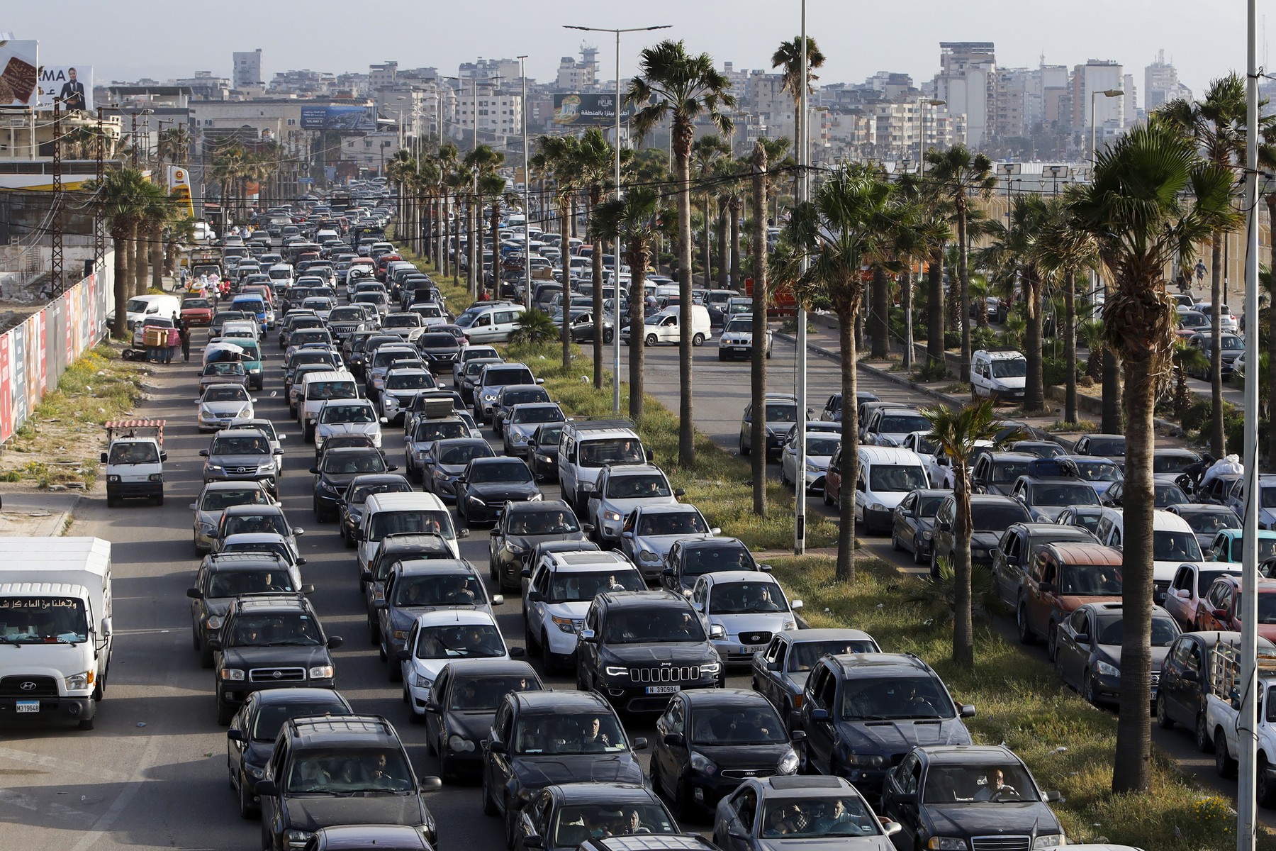 April 26, 2026, Saida, Saidon District, lebanon: Heavy traffic builds along roads leading to Sidon as civilians flee southern Lebanese towns following intensified Israeli attacks and threats.